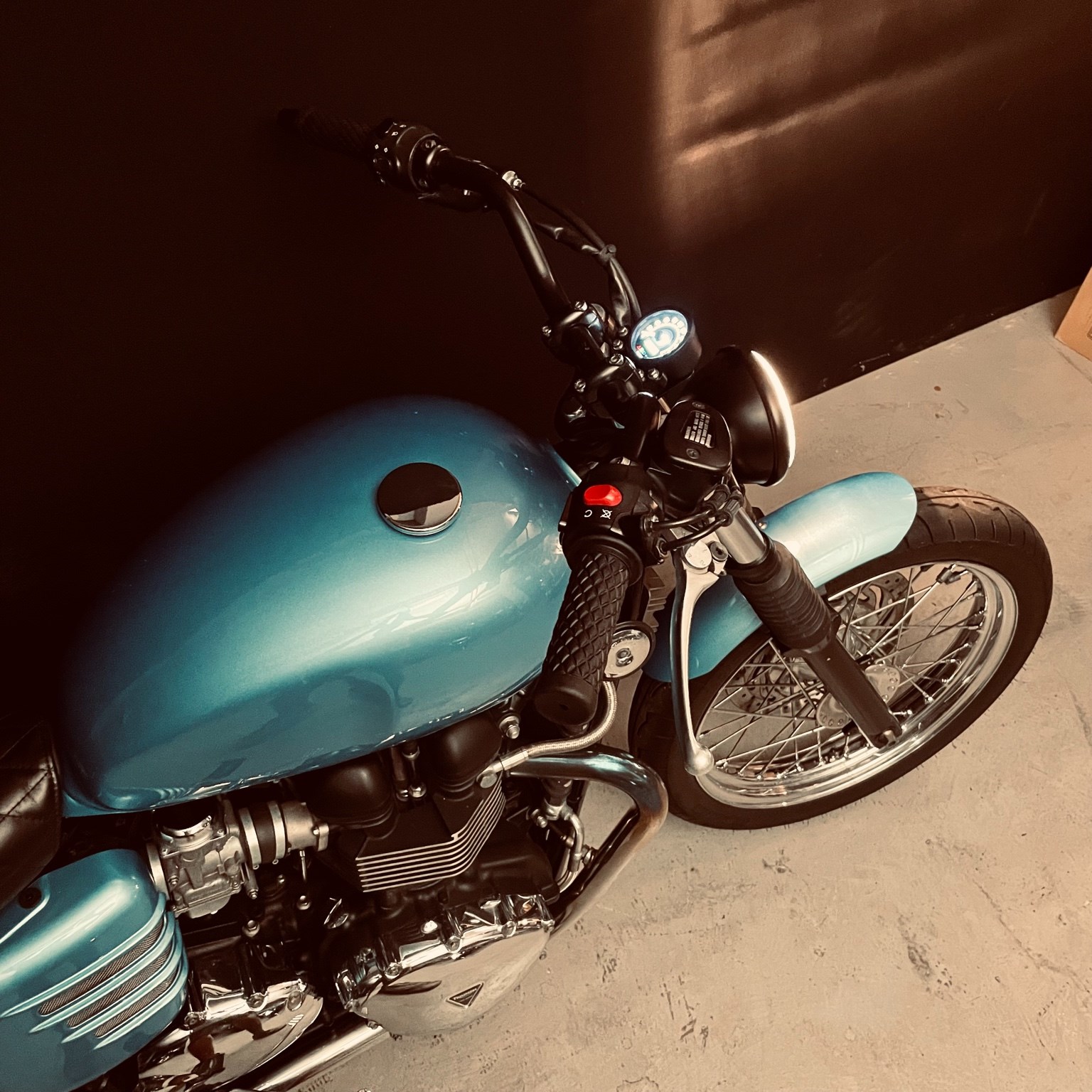 TRIUMPH Bonneville 900 i T 100-image-4