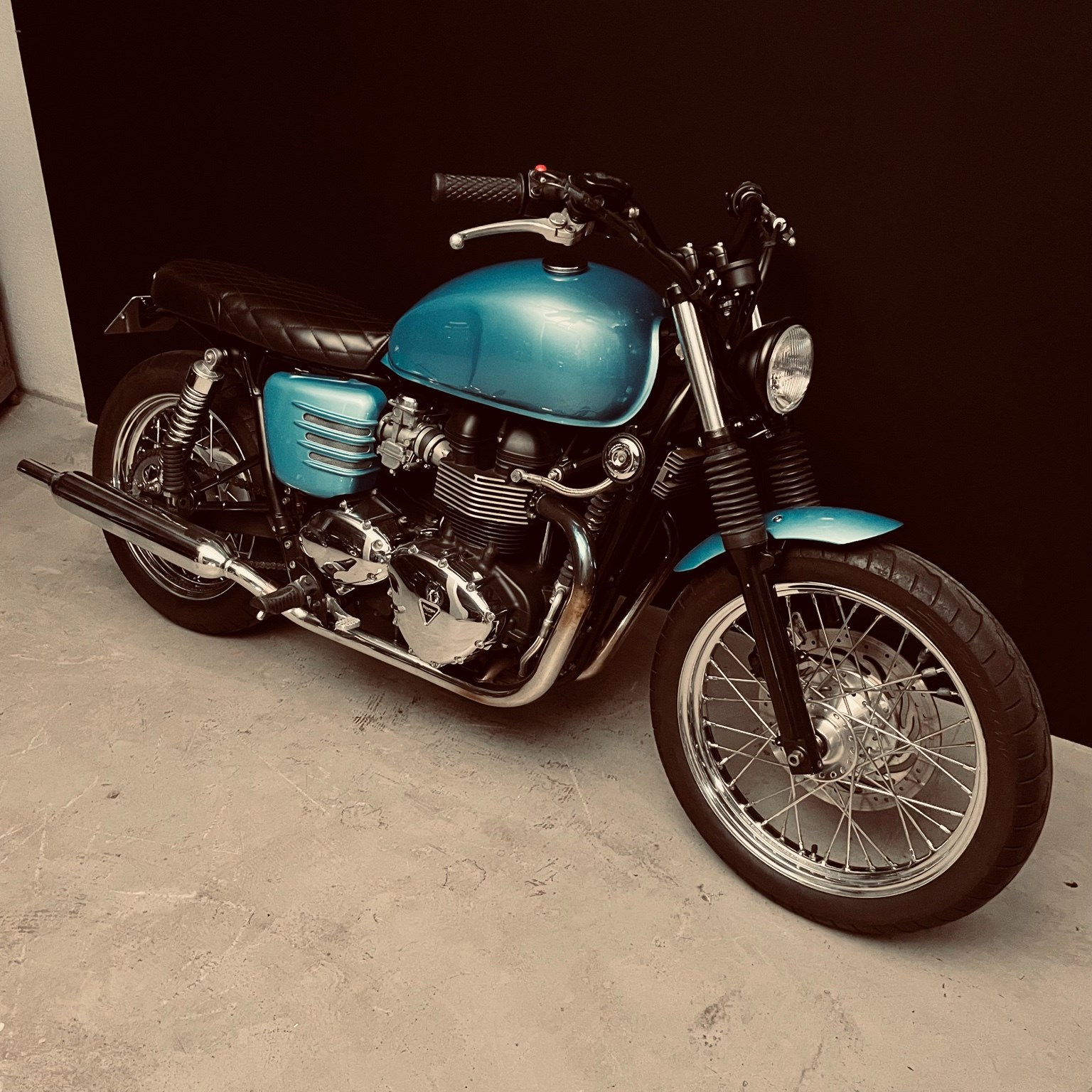 TRIUMPH Bonneville 900 i T 100-image-6