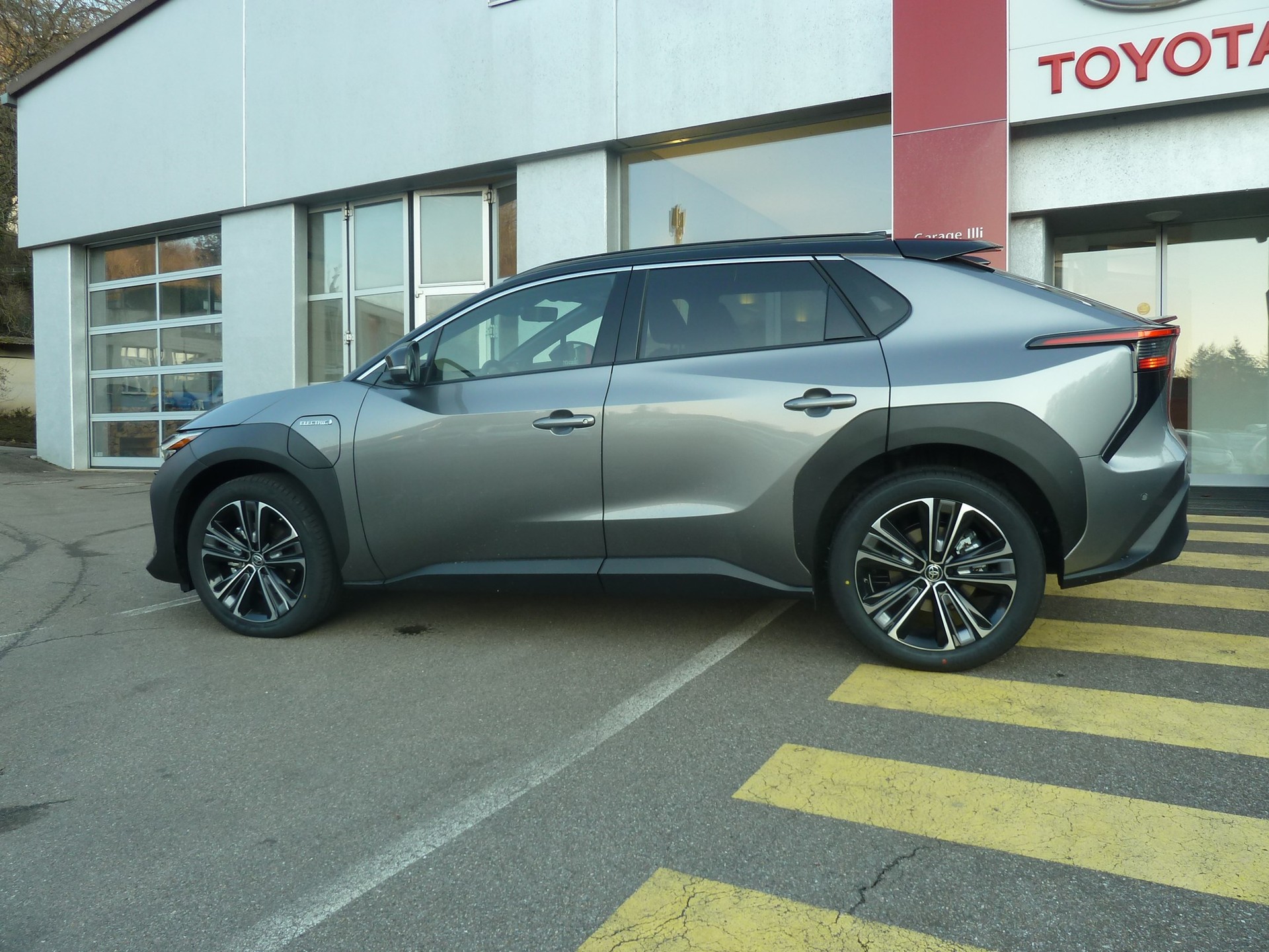 TOYOTA bZ4X Premium 71,4 kWh 4WD-showroom-element-2
