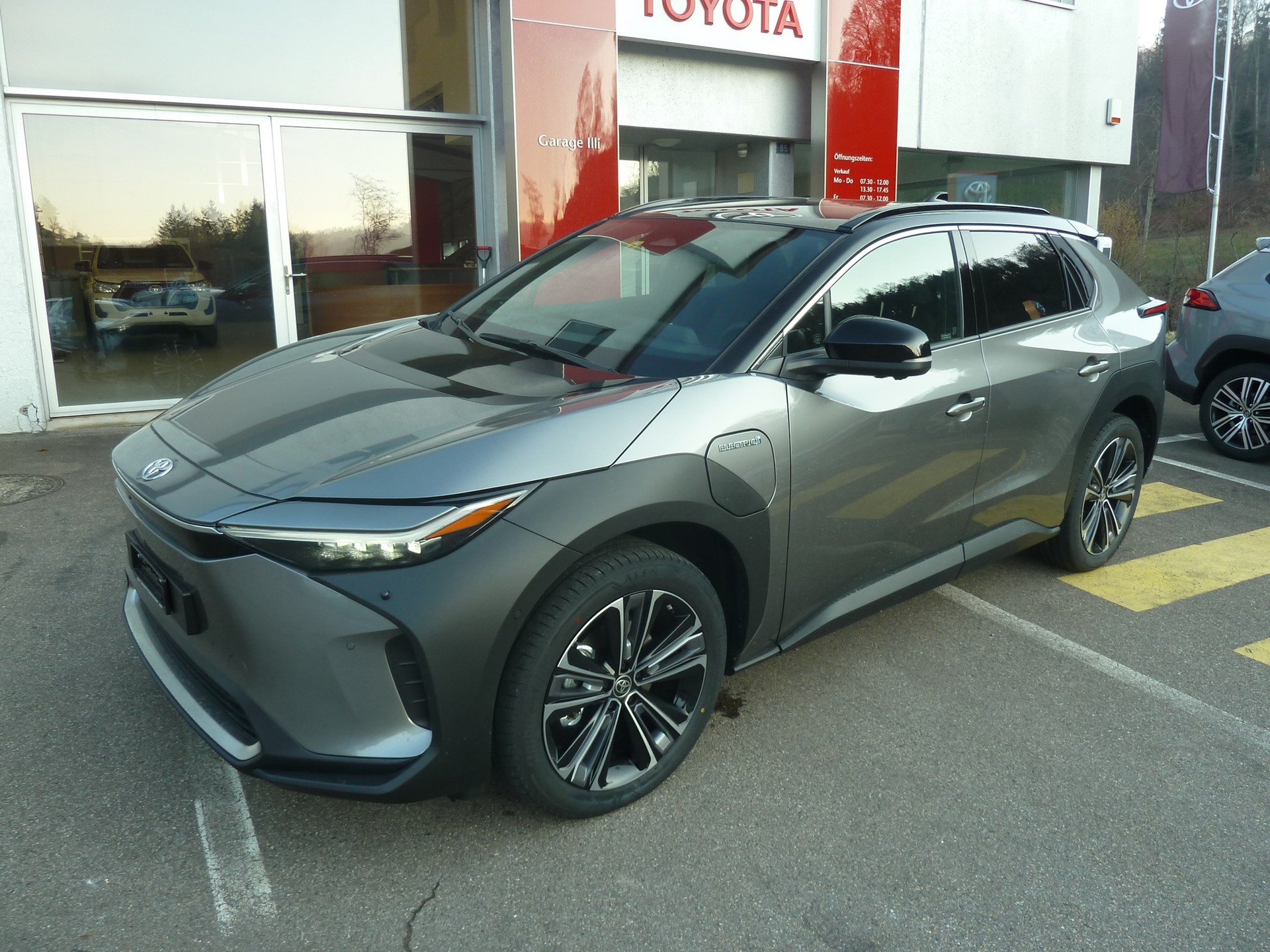TOYOTA bZ4X Premium 71,4 kWh 4WD-image-12