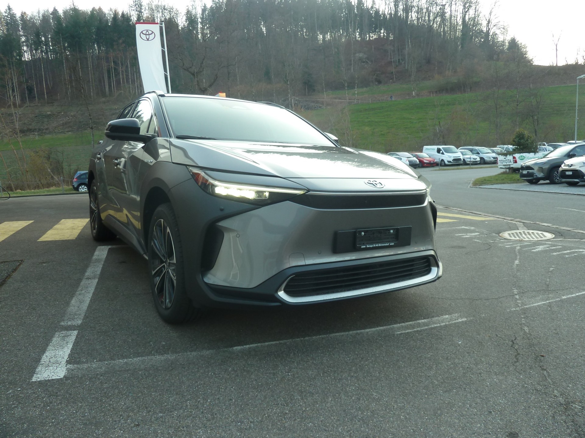 TOYOTA bZ4X Premium 71,4 kWh 4WD-image-10
