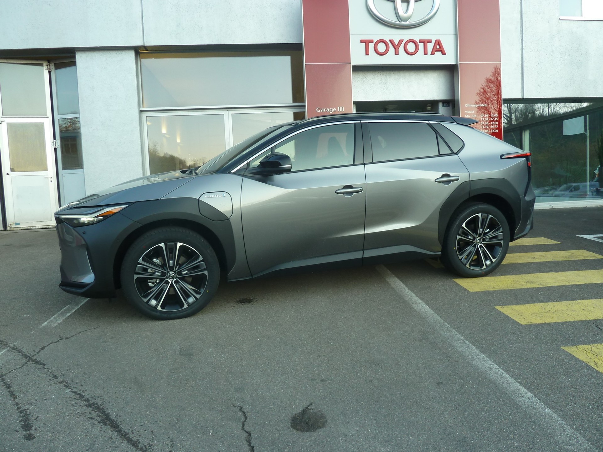 TOYOTA bZ4X Premium 71,4 kWh 4WD-showroom-element-1