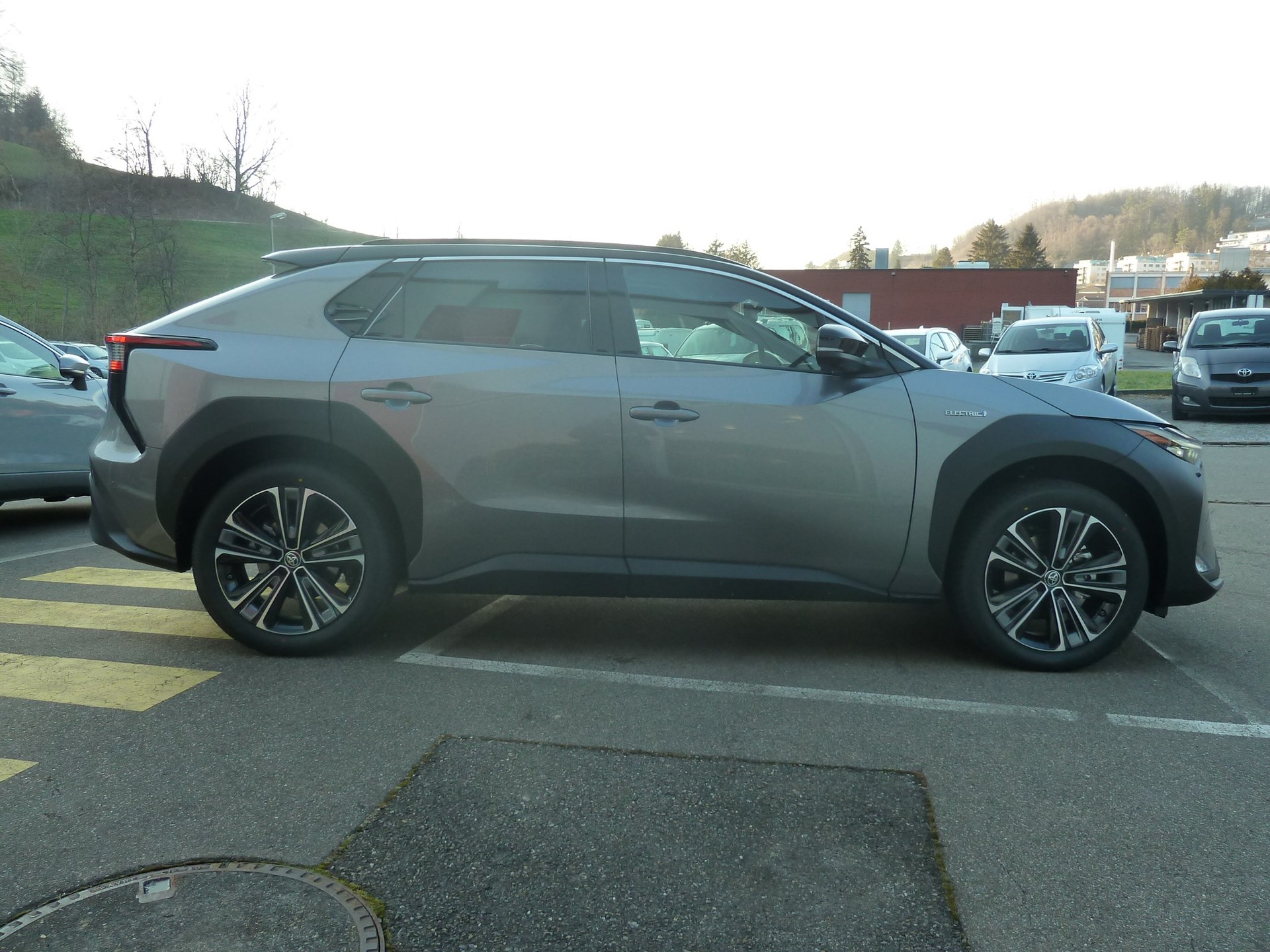 TOYOTA bZ4X Premium 71,4 kWh 4WD-image-7