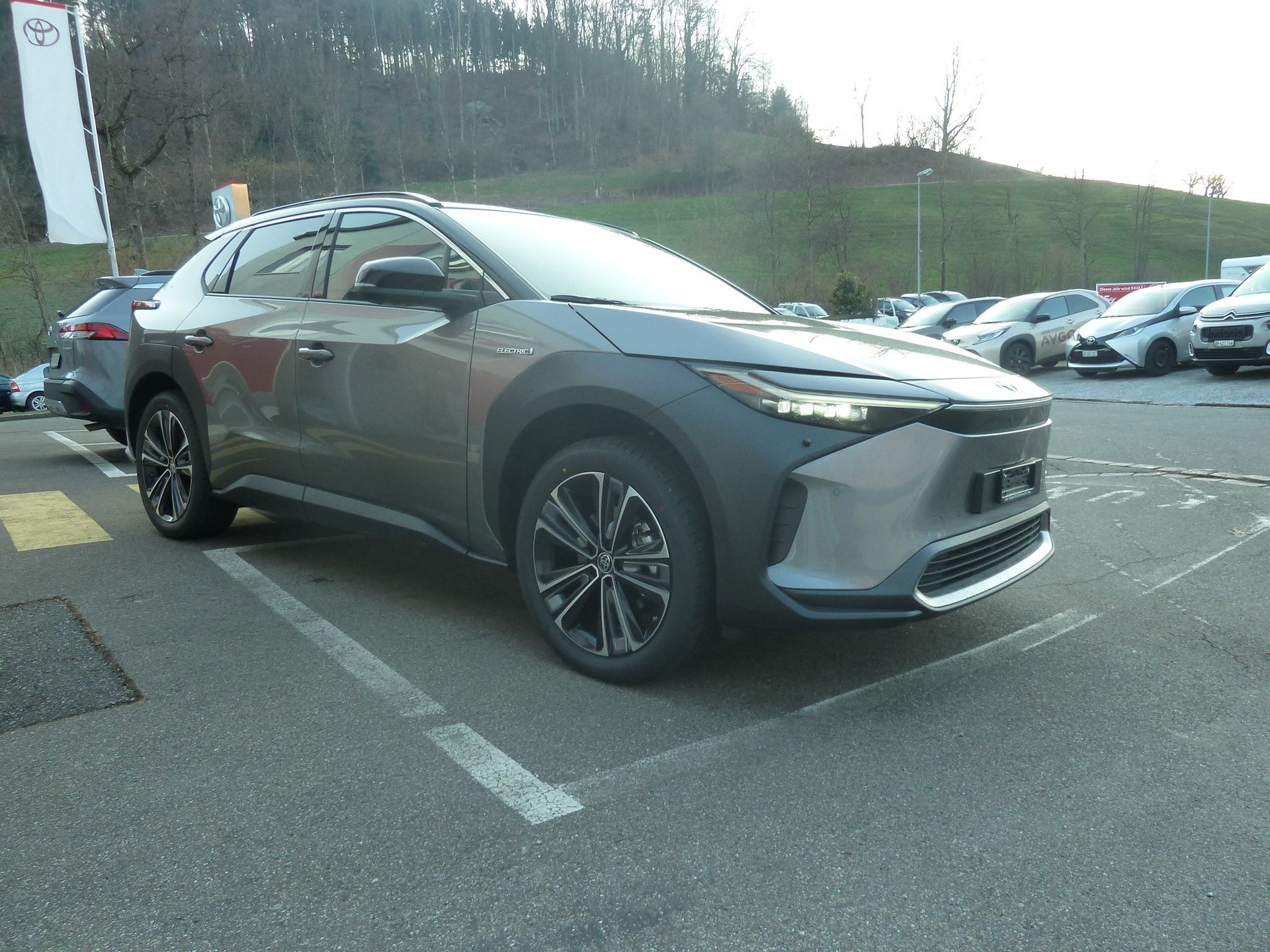 TOYOTA bZ4X Premium 71,4 kWh 4WD-image-9