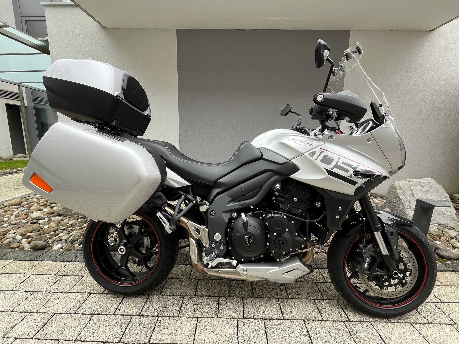 TRIUMPH Sport-image-1