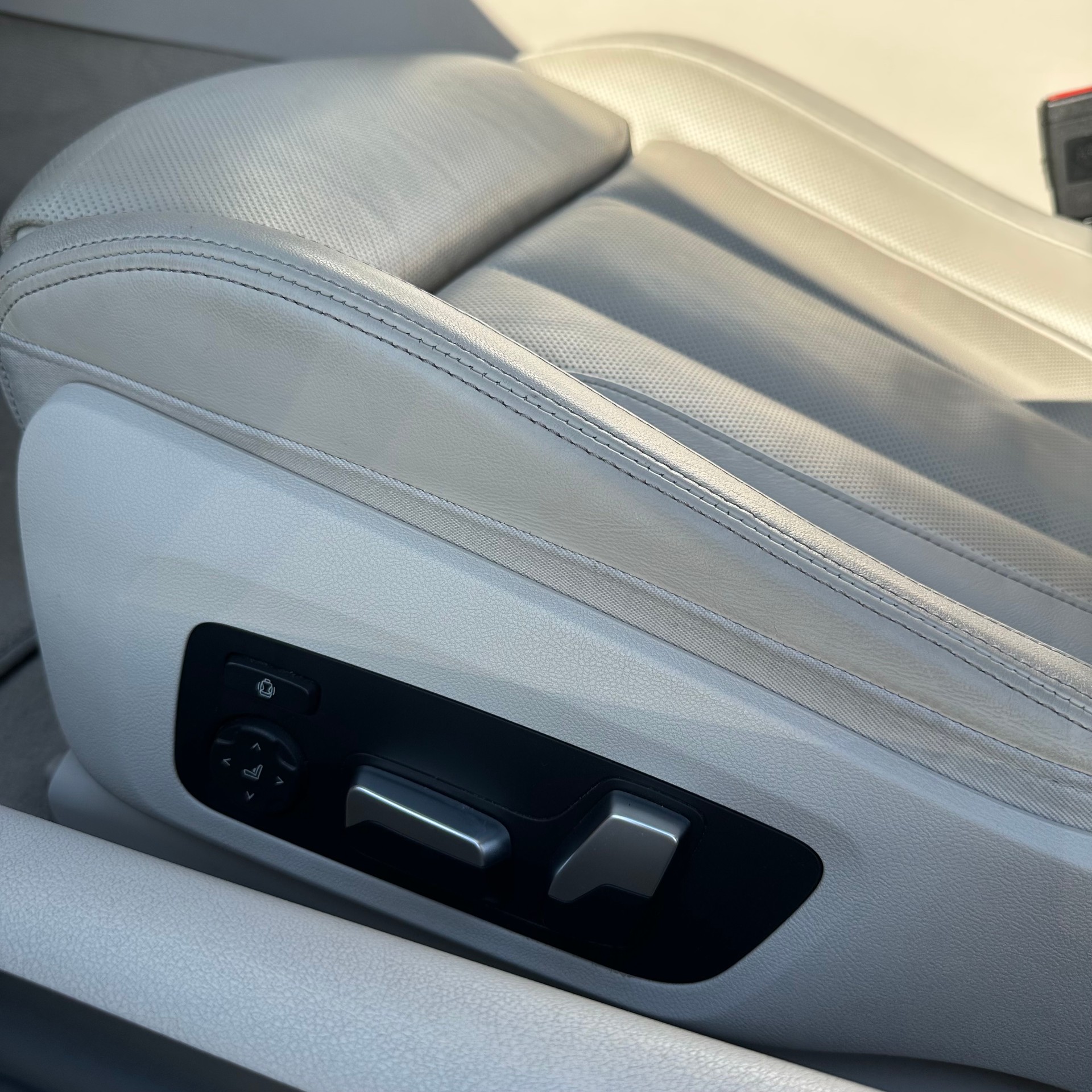BMW M850i xDrive Steptronic-image-21
