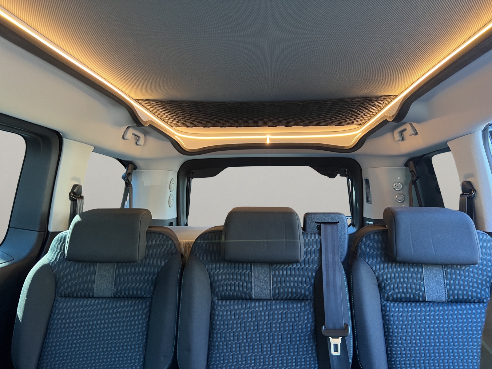 PÖSSL Peugeot Traveller Vanster 180 PS-image-14