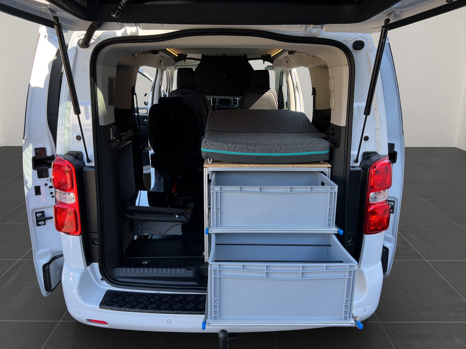 PÖSSL Peugeot Traveller Vanster 180 PS-image-10