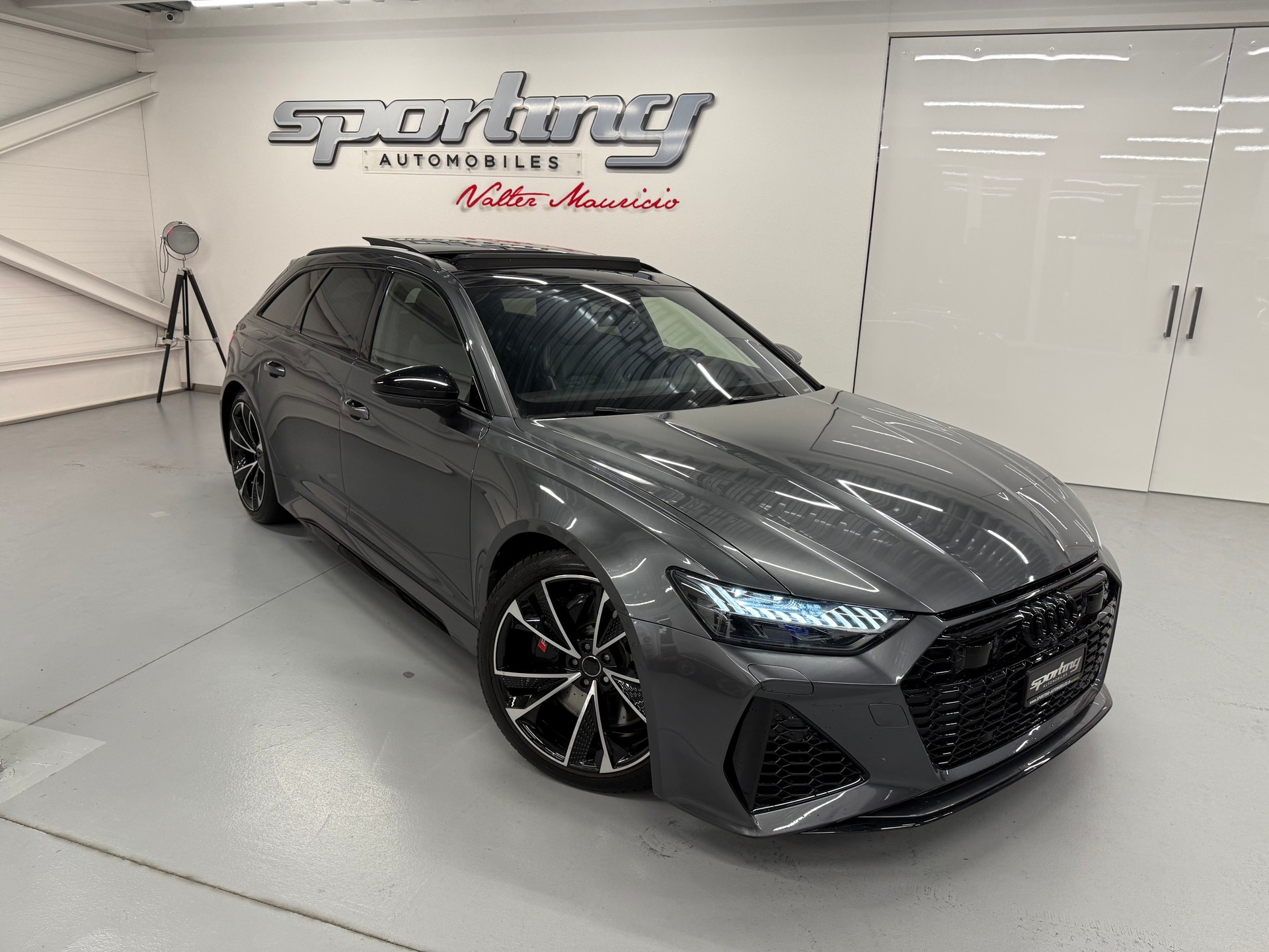 AUDI RS6 Avant 4.0 TFSI V8 Vossen 23 Akrapovic H&R quattro-showroom-element-2