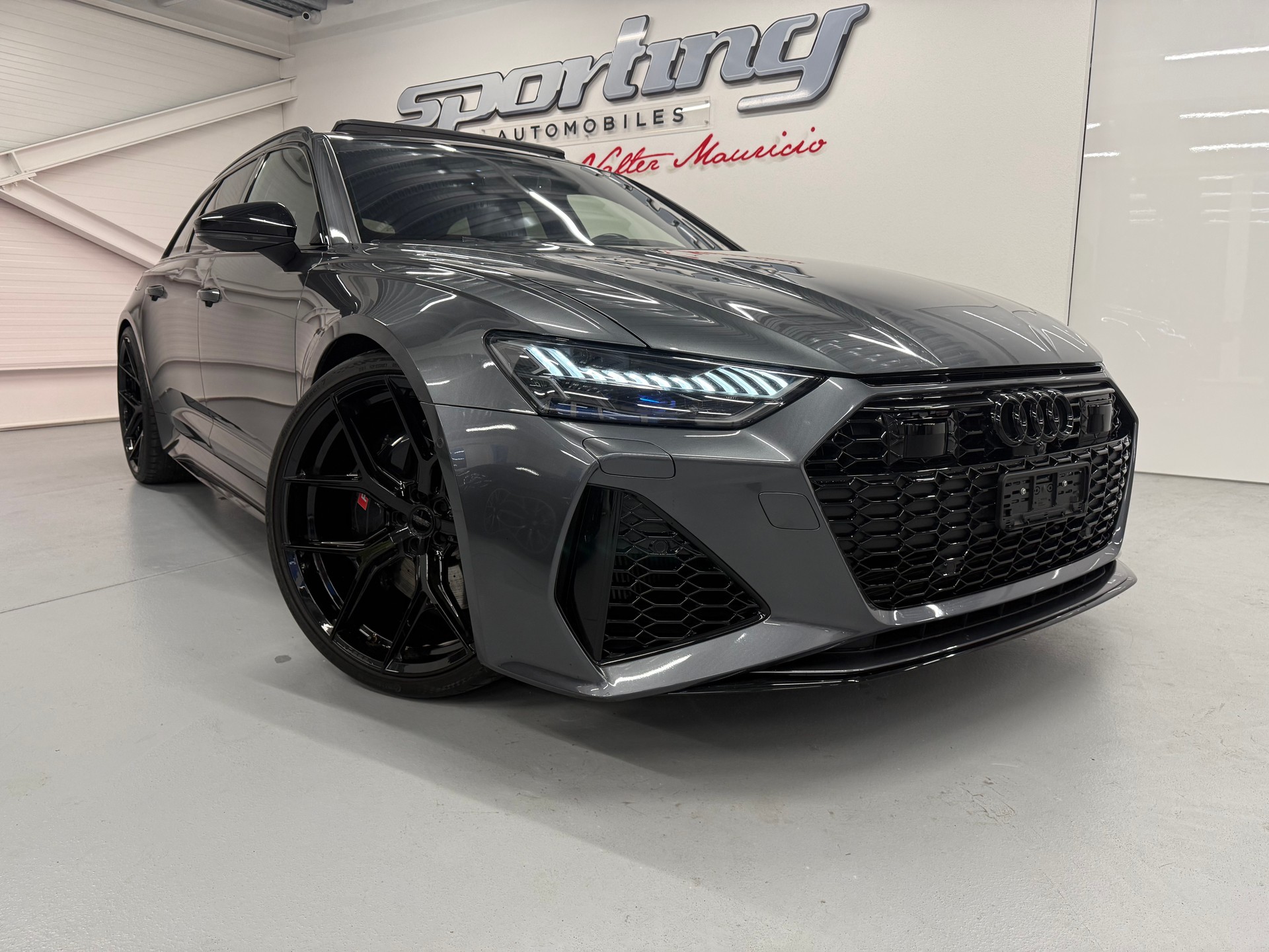 AUDI RS6 Avant 4.0 TFSI V8 Vossen 23 Akrapovic H&R quattro-showroom-element-3