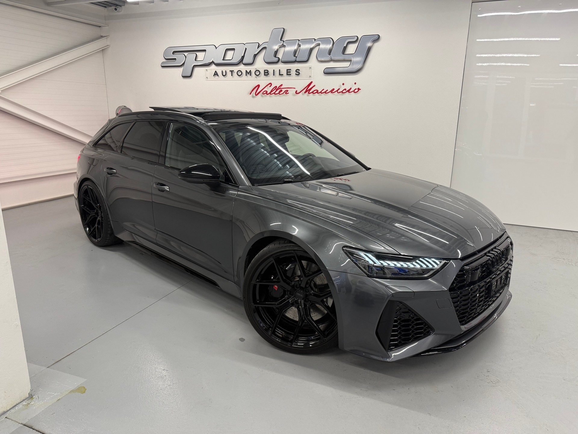AUDI RS6 Avant 4.0 TFSI V8 Vossen 23 Akrapovic H&R quattro-showroom-element-1