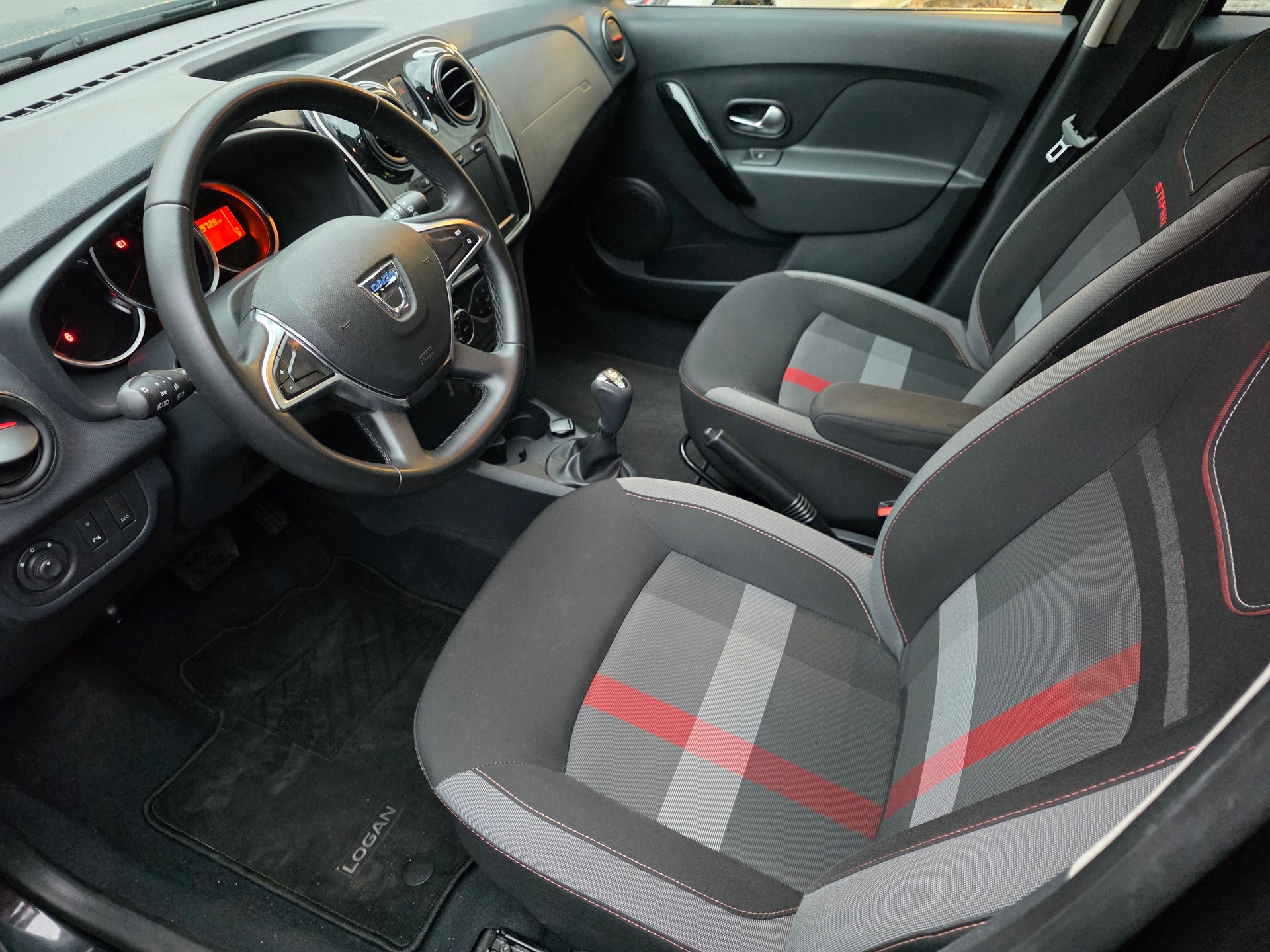 DACIA Logan MCV 0.9 Stepway Automatic-showroom-element-3