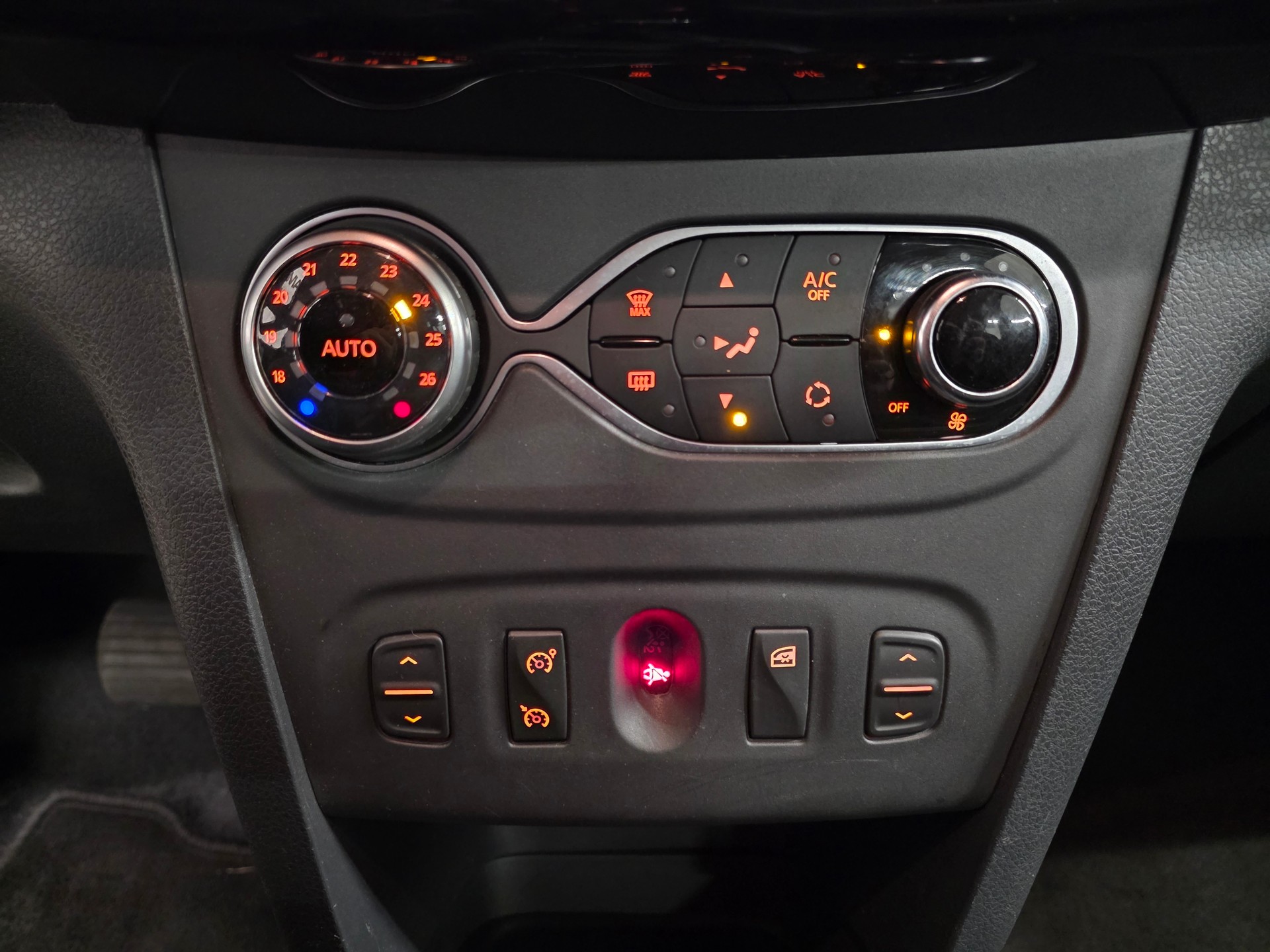 DACIA Logan MCV 0.9 Stepway Automatic-image-11