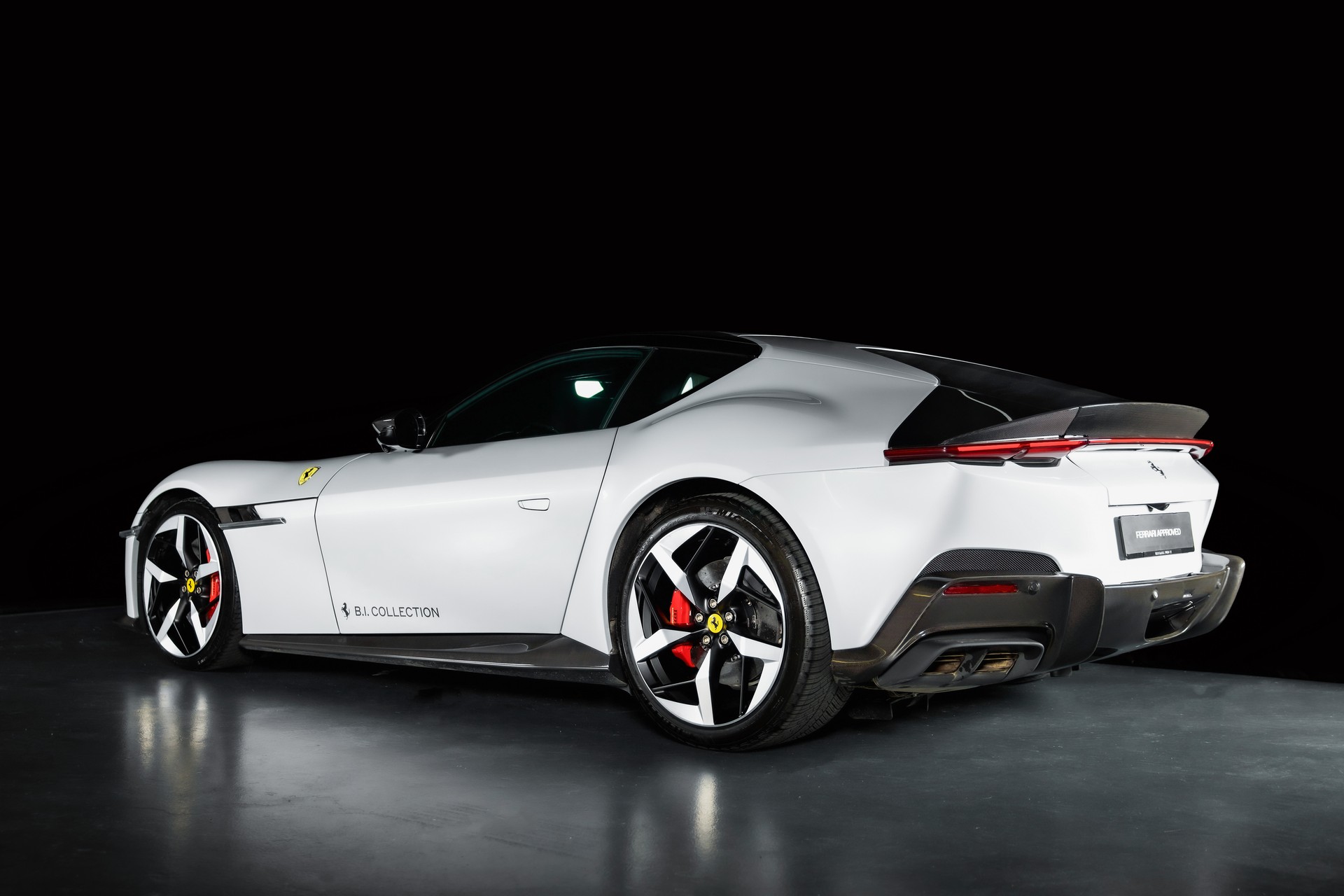FERRARI 12 Cilindri sofort verfügbar-showroom-element-3