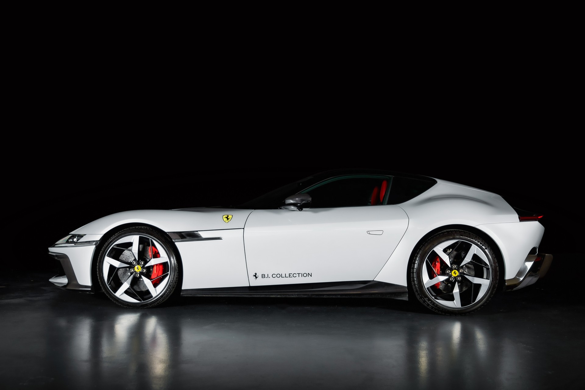 FERRARI 12 Cilindri sofort verfügbar-showroom-element-2