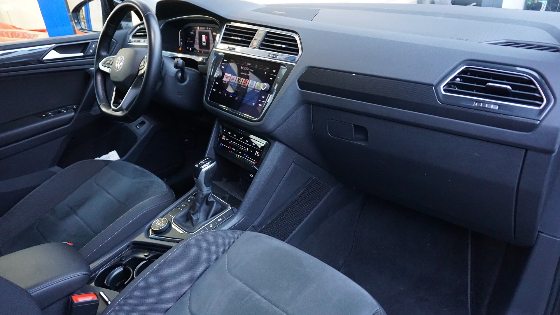 VW Tiguan 2.0 TDI SCR Elegance DSG-image-13