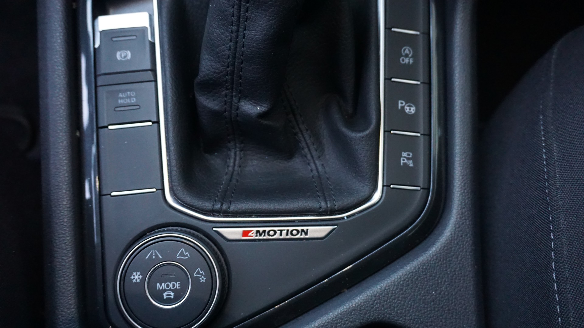 VW Tiguan 2.0 TDI SCR Elegance DSG-image-18