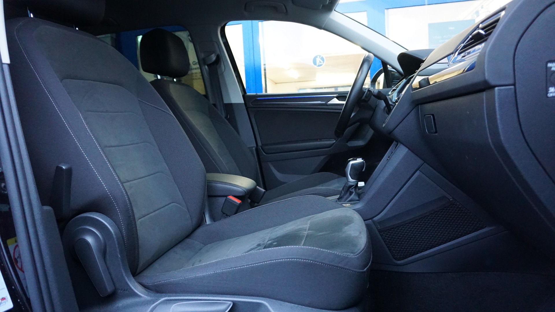 VW Tiguan 2.0 TDI SCR Elegance DSG-image-15