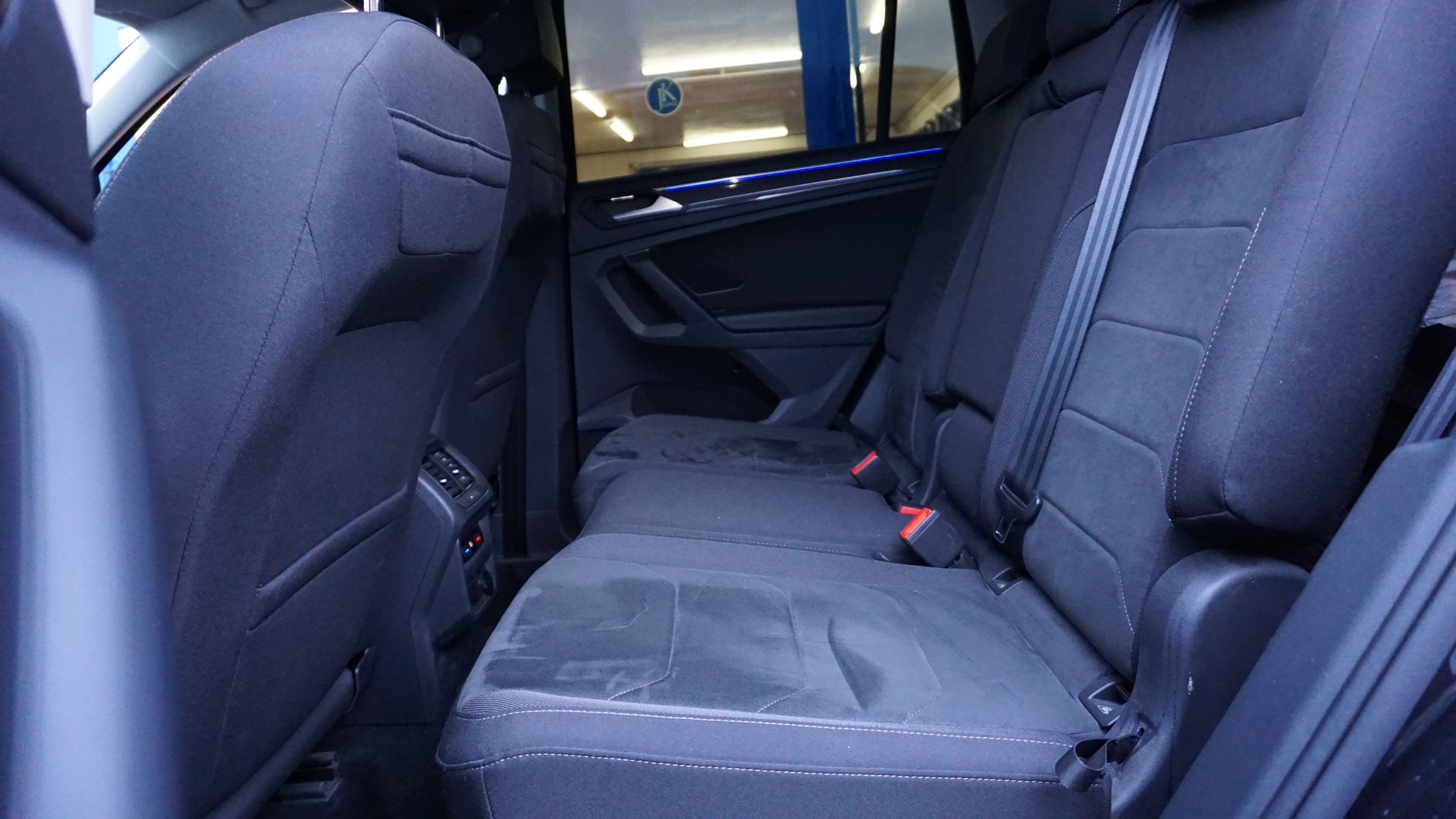 VW Tiguan 2.0 TDI SCR Elegance DSG-image-16