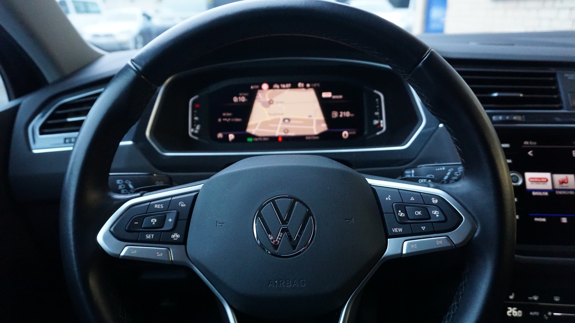 VW Tiguan 2.0 TDI SCR Elegance DSG-image-10