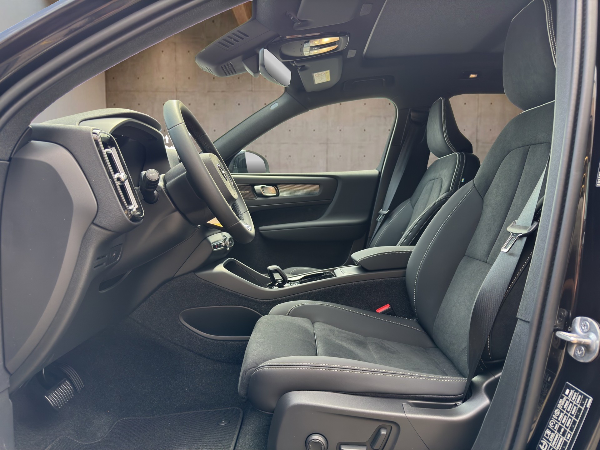 VOLVO EX40 Twin Black Edition AWD-image-10