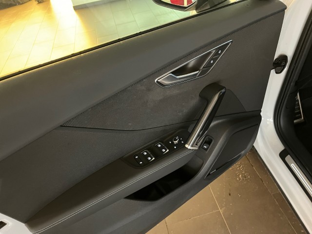 AUDI Q2 40 TFSI S line quattro S-tronic-image-9