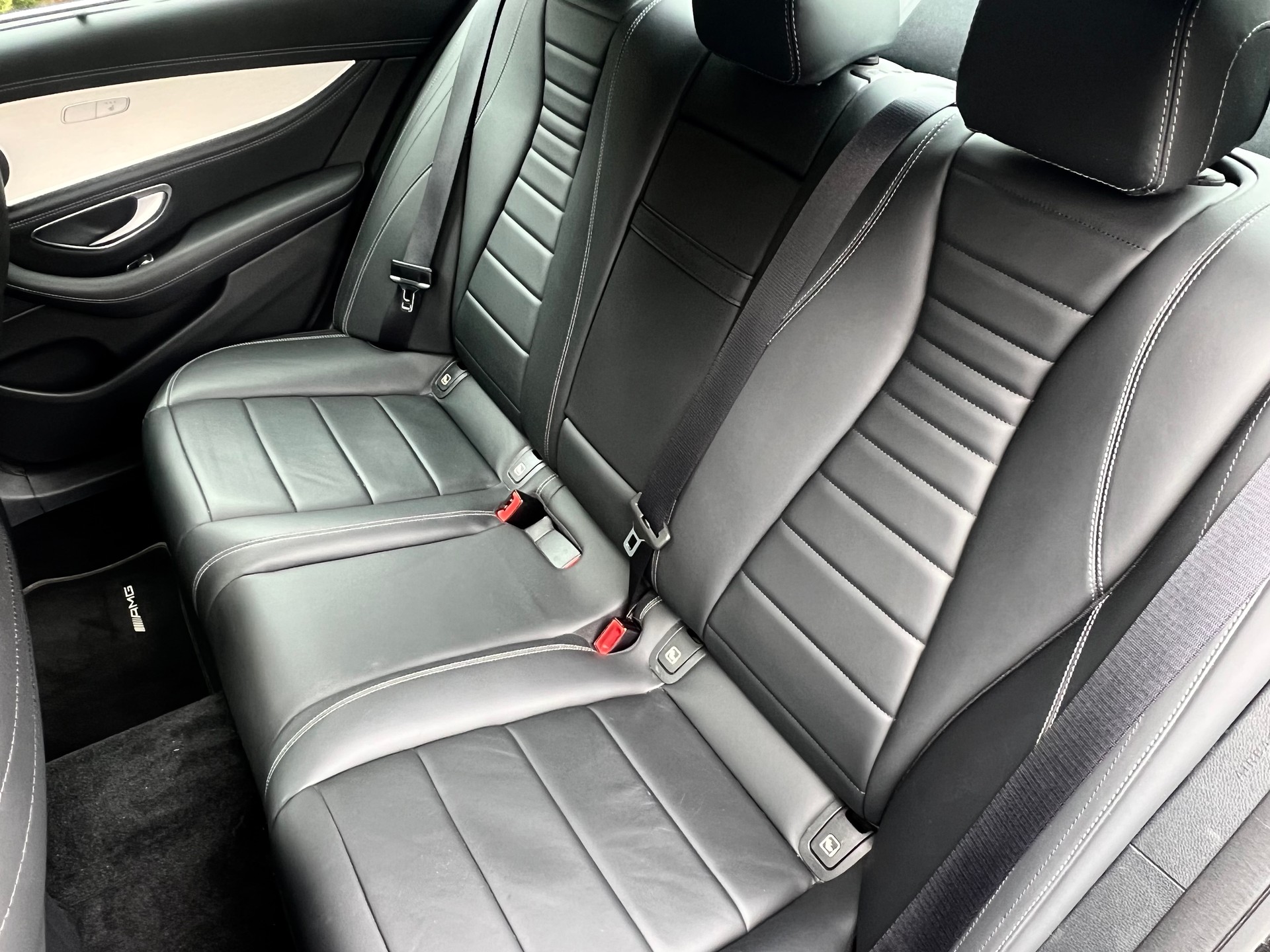 MERCEDES-BENZ E 300 e 4Matic AMG Line 9G-Tronic-image-10