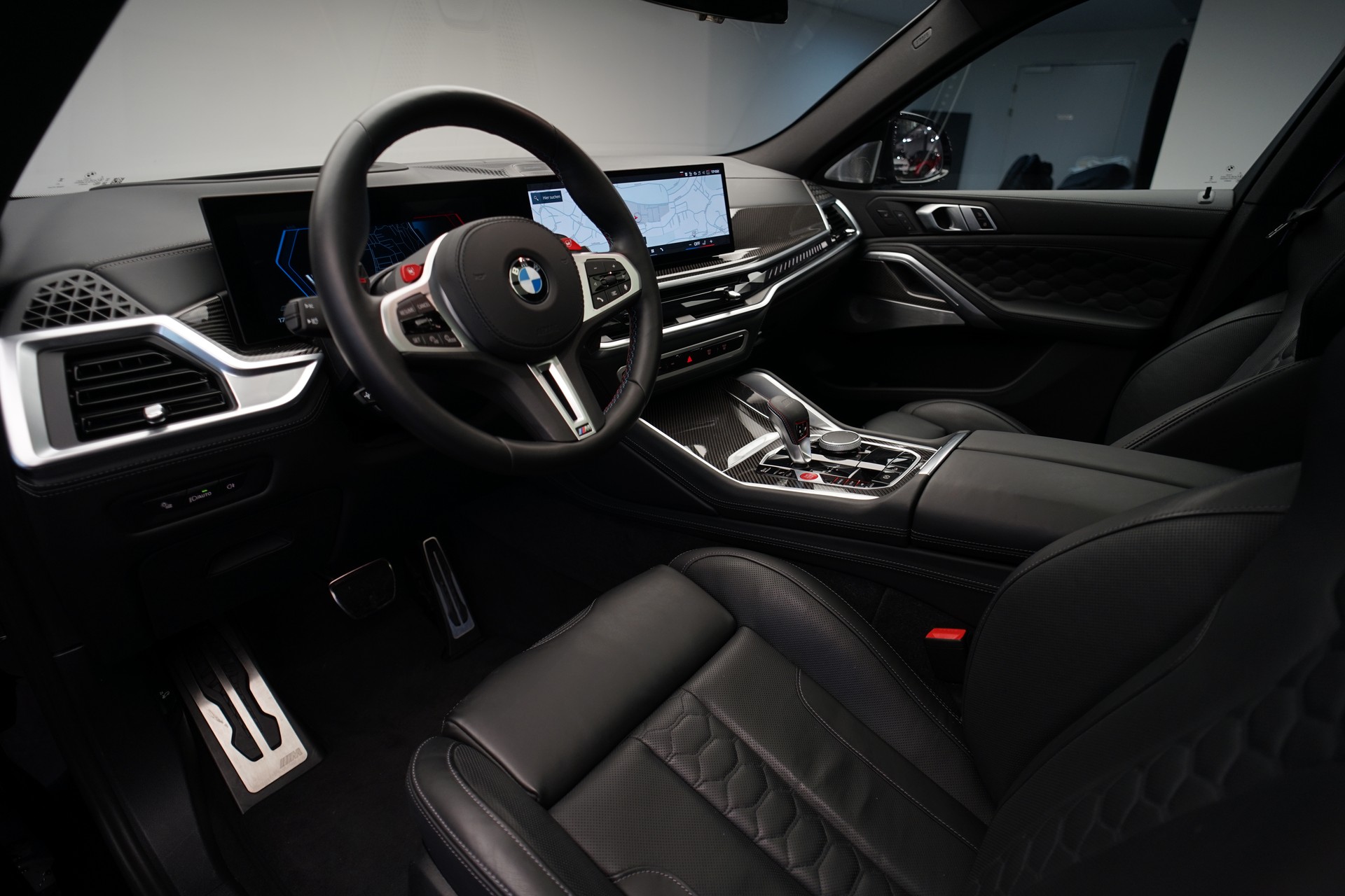 BMW X6M Steptronic M Competition *CH-Fahrzeug* *Carbon* *B&W*-image-13