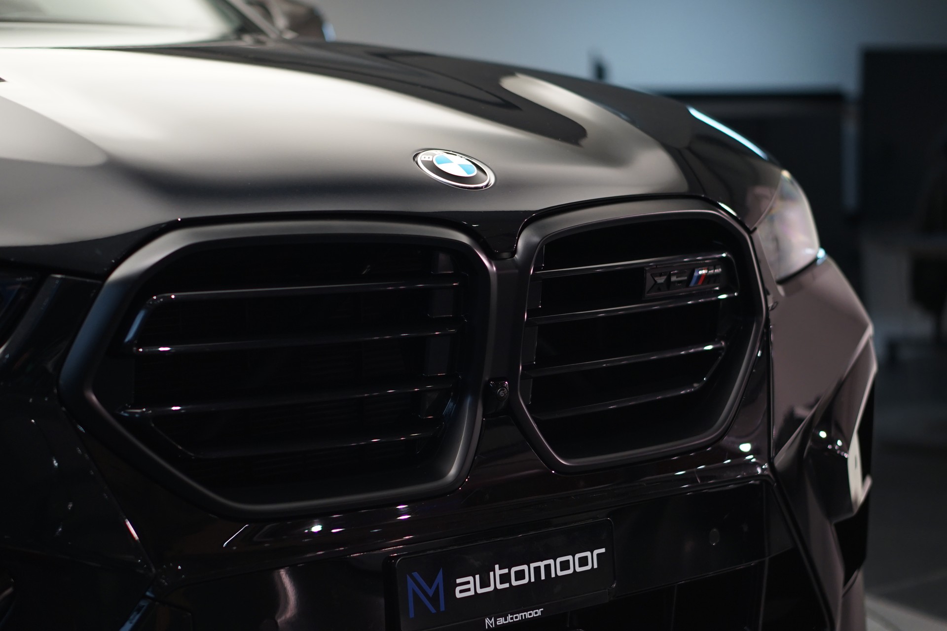 BMW X6M Steptronic M Competition *CH-Fahrzeug* *Carbon* *B&W*-image-39