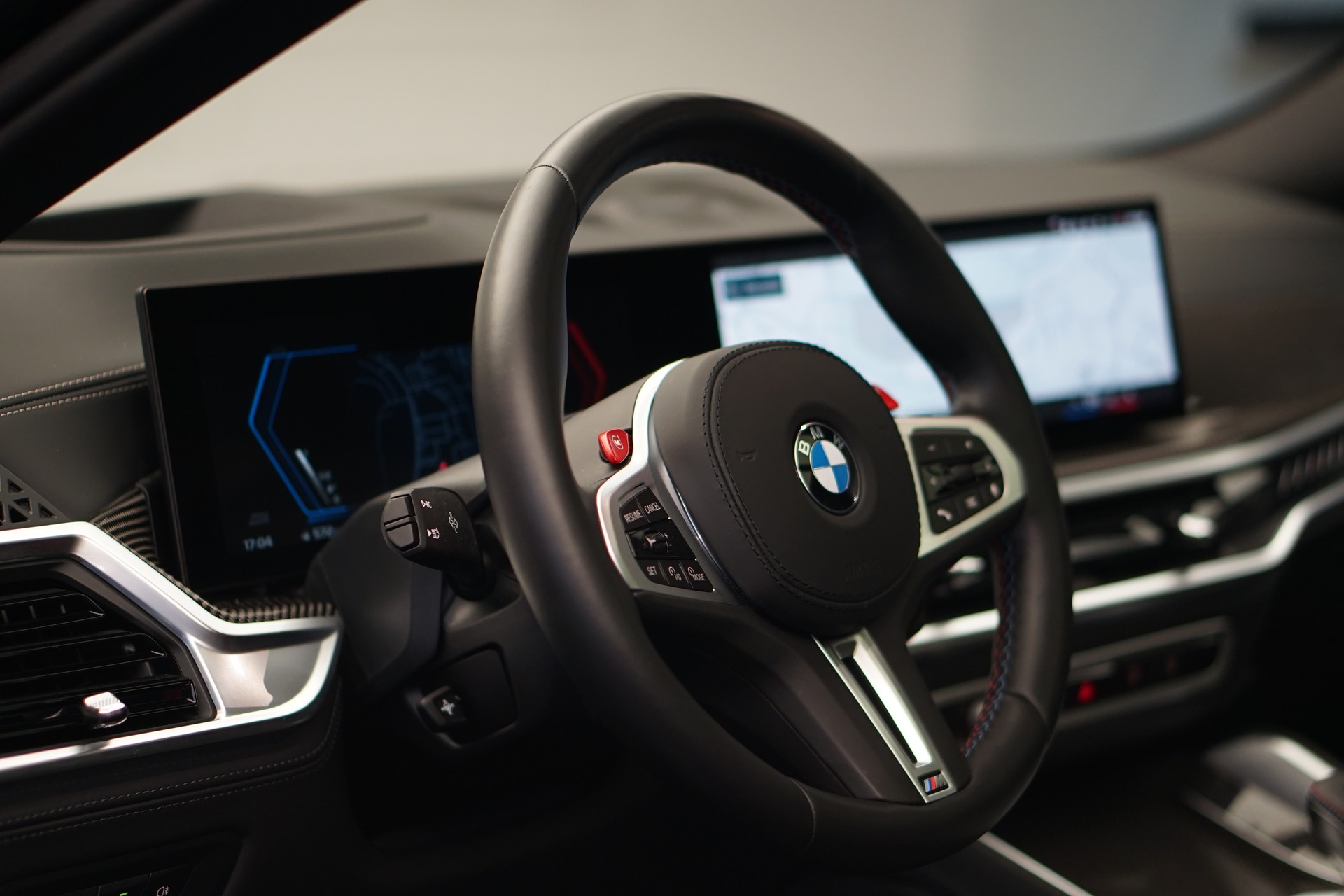 BMW X6M Steptronic M Competition *CH-Fahrzeug* *Carbon* *B&W*-image-28