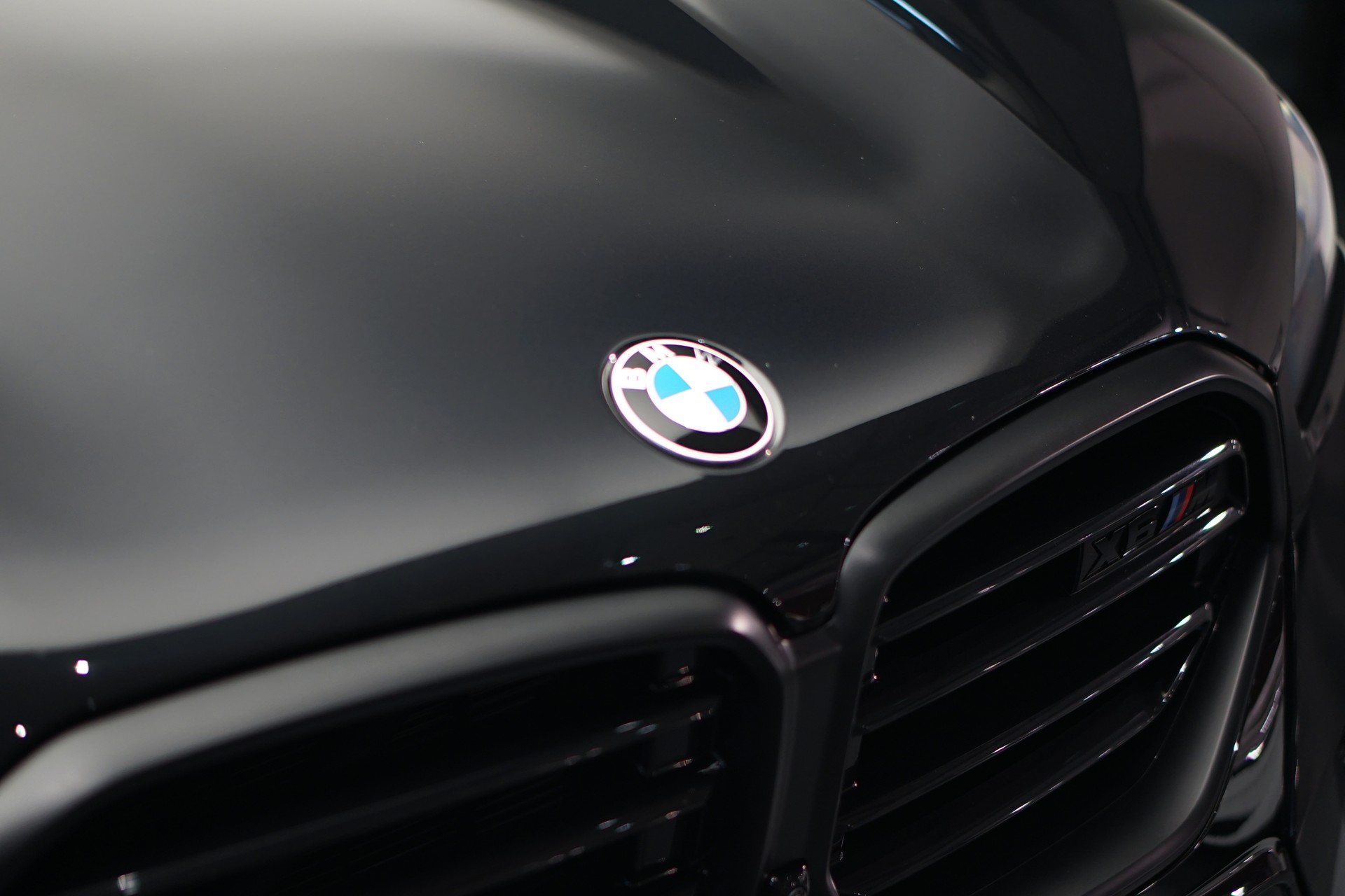 BMW X6M Steptronic M Competition *CH-Fahrzeug* *Carbon* *B&W*-image-40