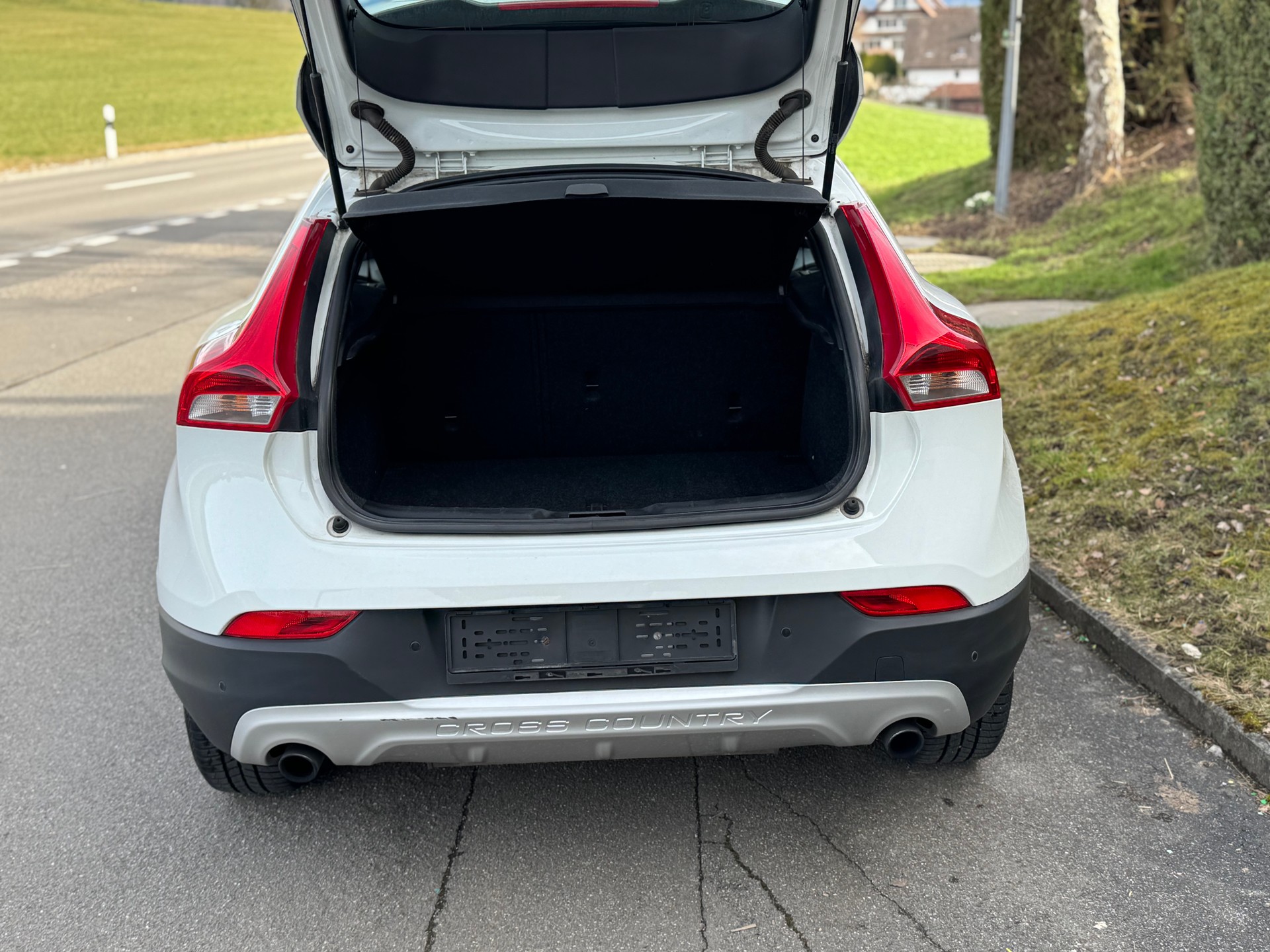 VOLVO V40 Cross Country T5 AWD Momentum Geartronic-image-6