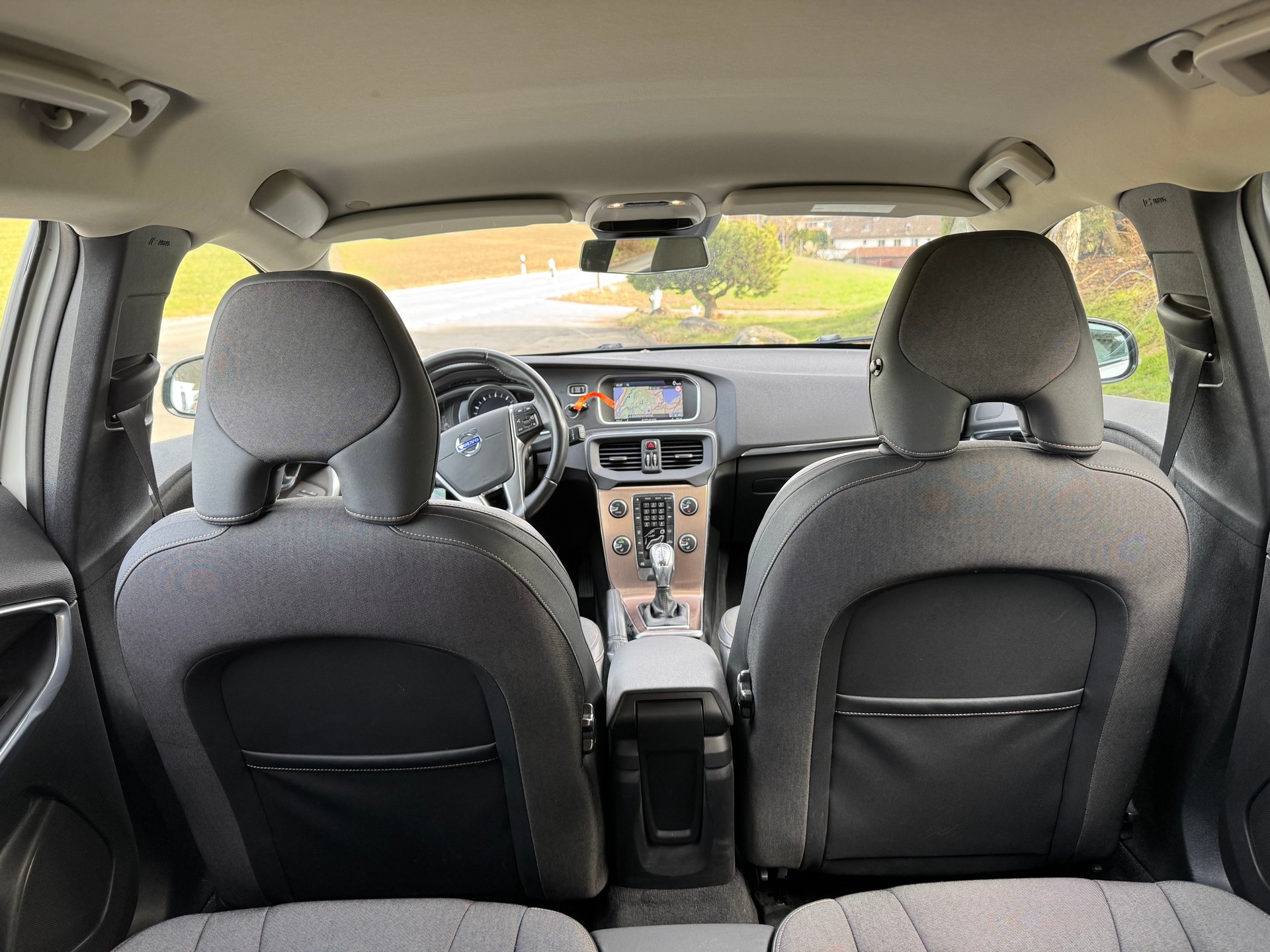 VOLVO V40 Cross Country T5 AWD Momentum Geartronic-image-9