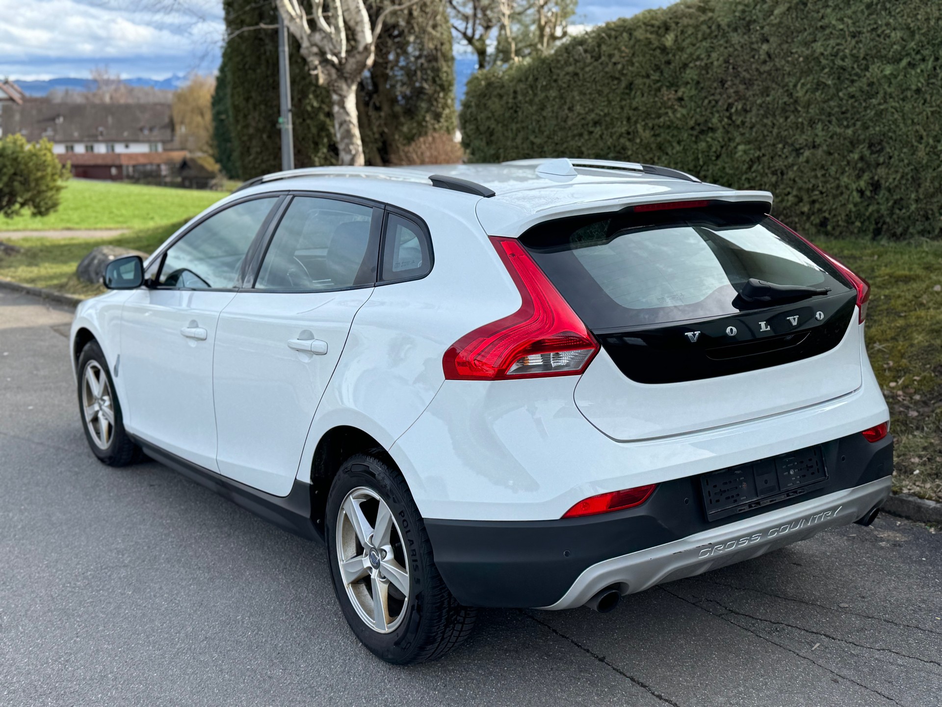 VOLVO V40 Cross Country T5 AWD Momentum Geartronic-image-3