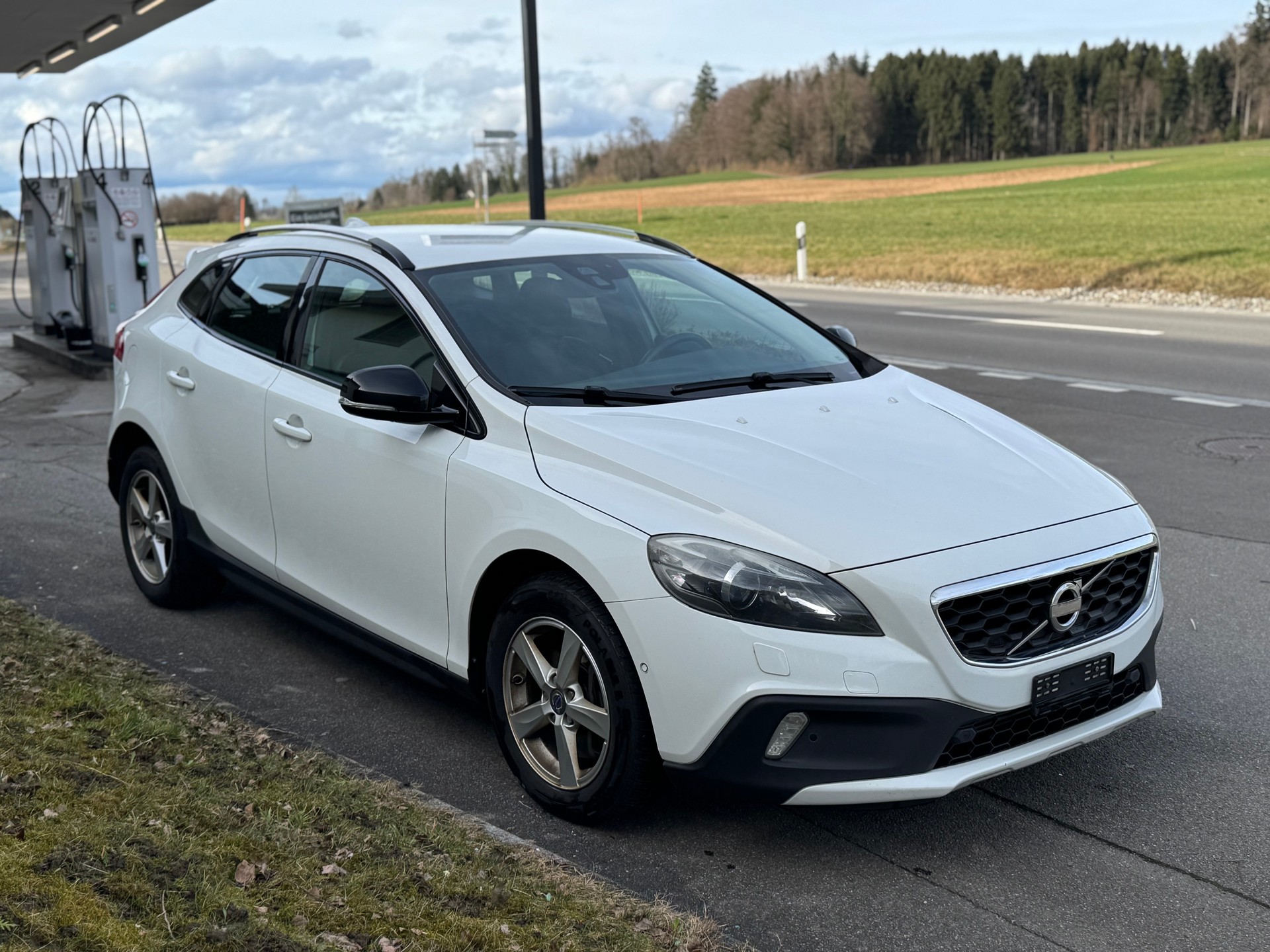 VOLVO V40 Cross Country T5 AWD Momentum Geartronic-image-2