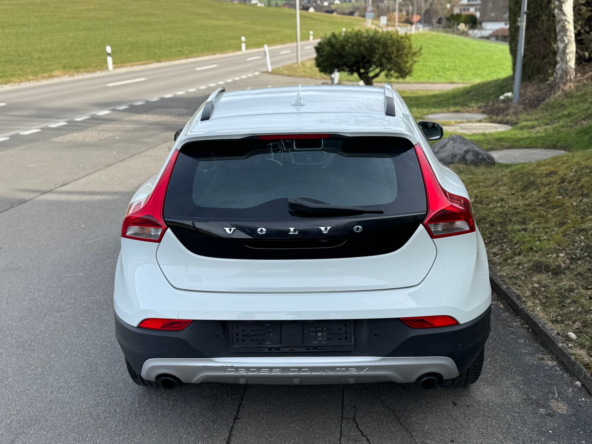 VOLVO V40 Cross Country T5 AWD Momentum Geartronic-image-5