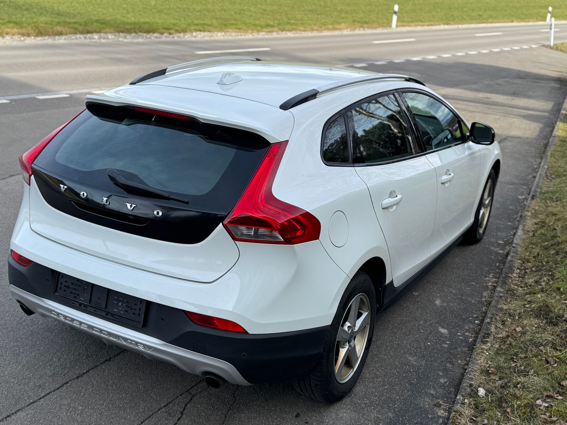 VOLVO V40 Cross Country T5 AWD Momentum Geartronic-image-4