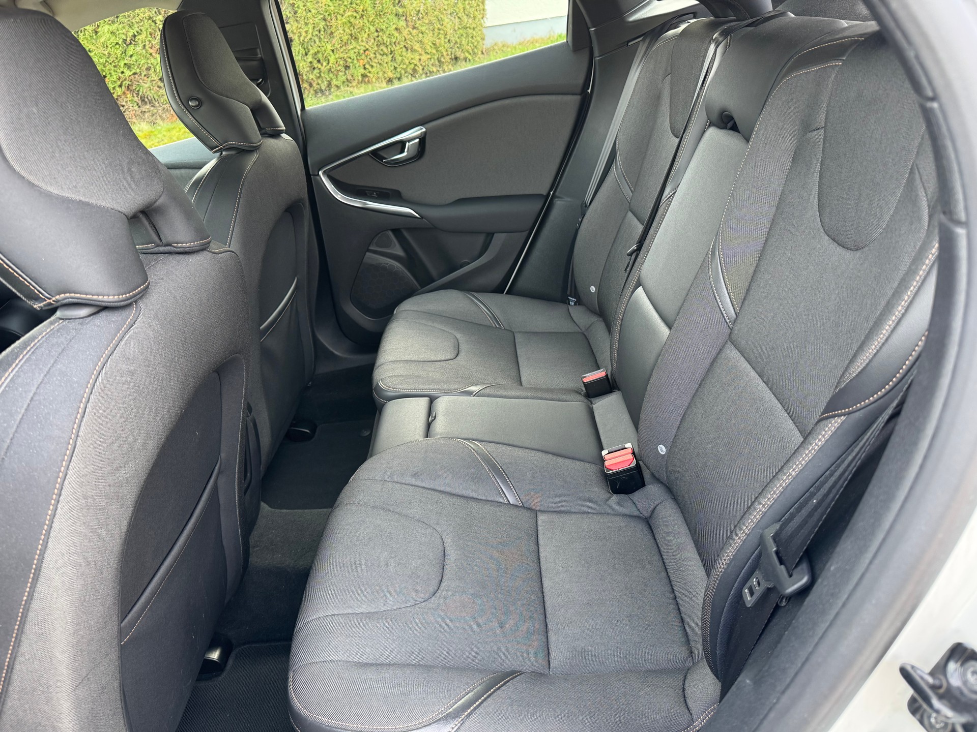VOLVO V40 Cross Country T5 AWD Momentum Geartronic-image-8