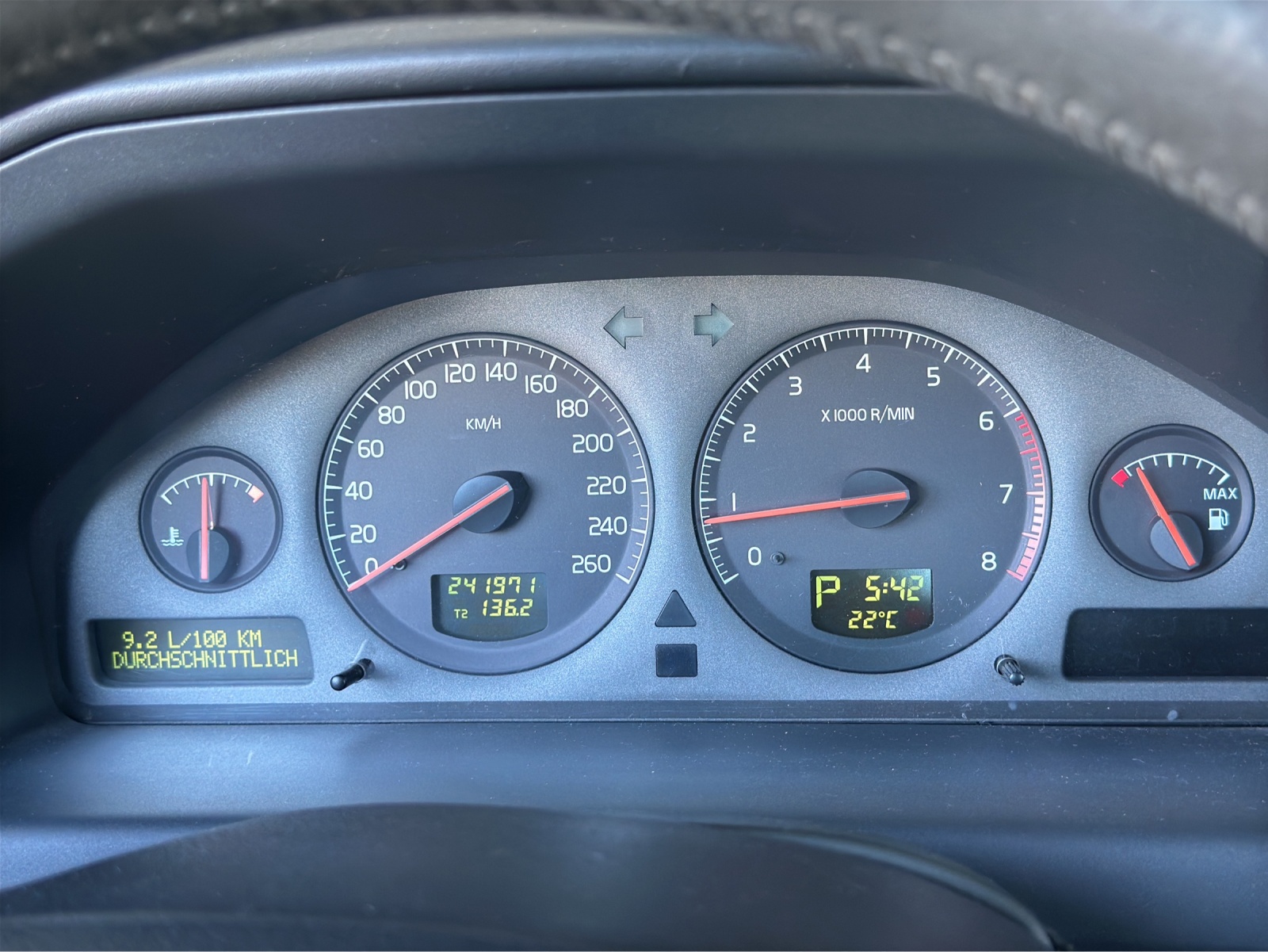 VOLVO V70 2.0T-image-14