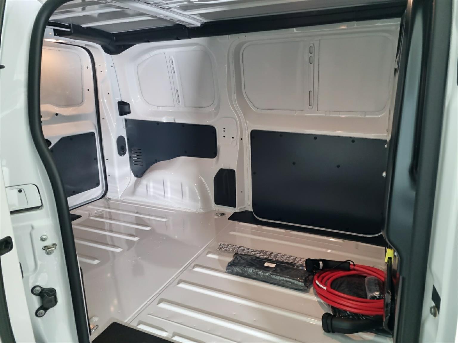 PEUGEOT e-Expert Premium 50 KWh Standard L2 DAB + Kamera-image-14