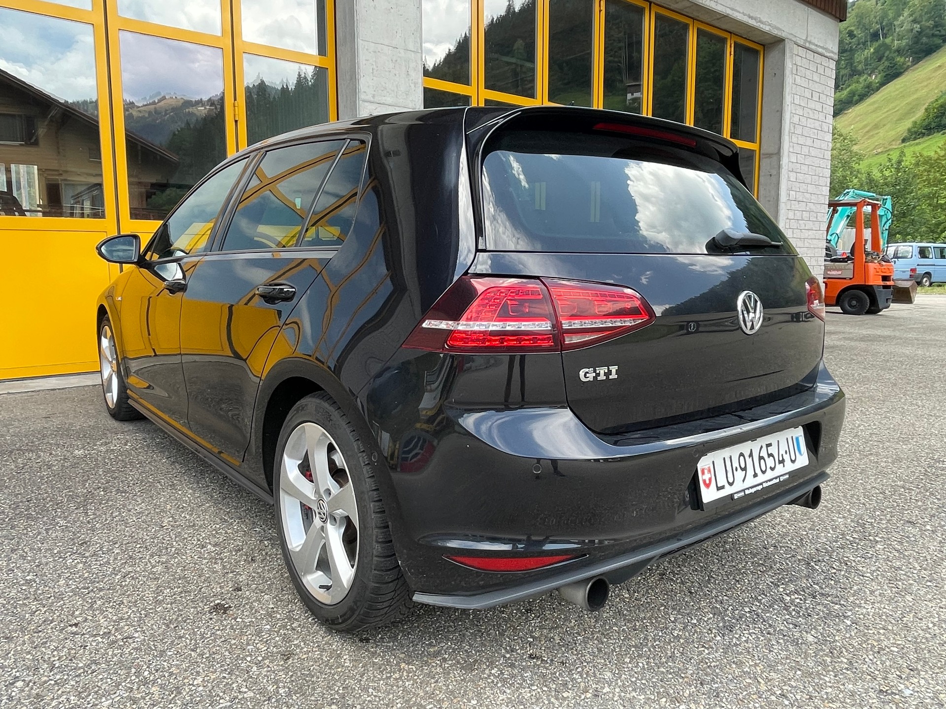 VW Golf 2.0 TSI GTI Performance DSG-image-4