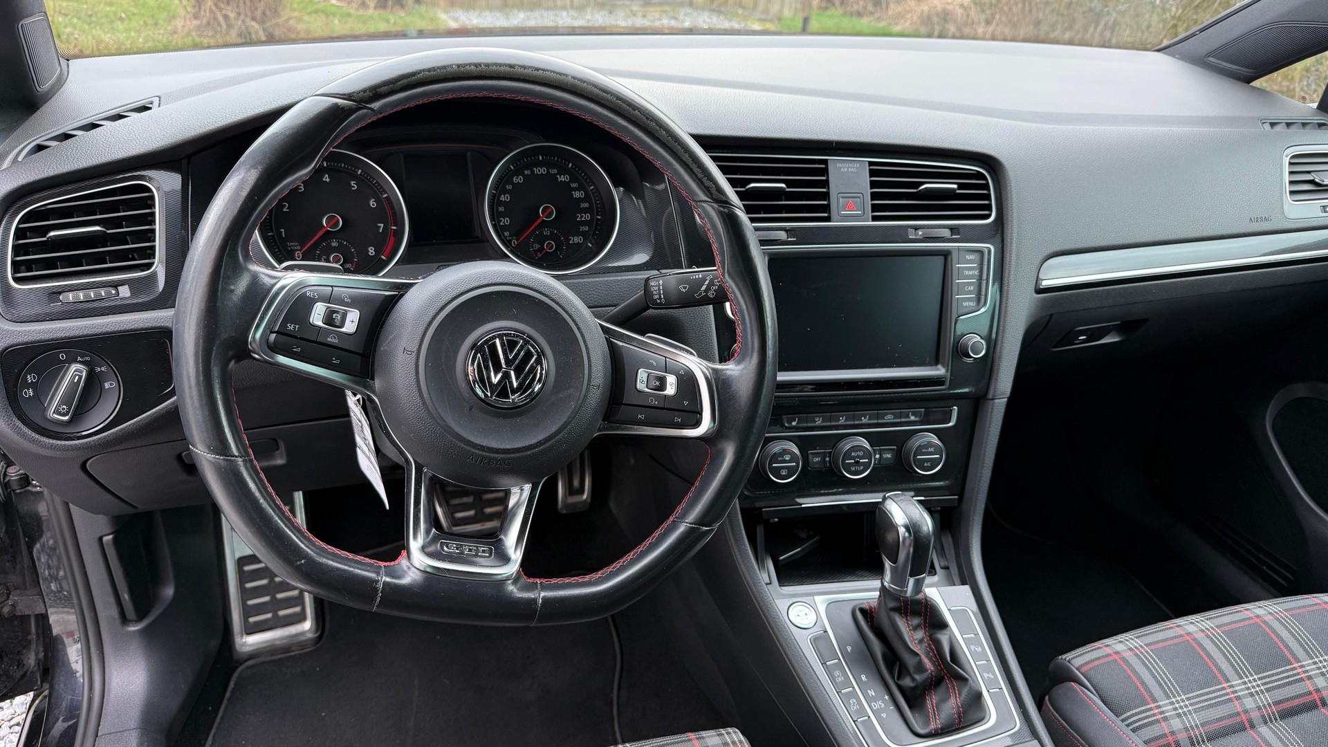 VW Golf 2.0 TSI GTI Performance DSG-image-8