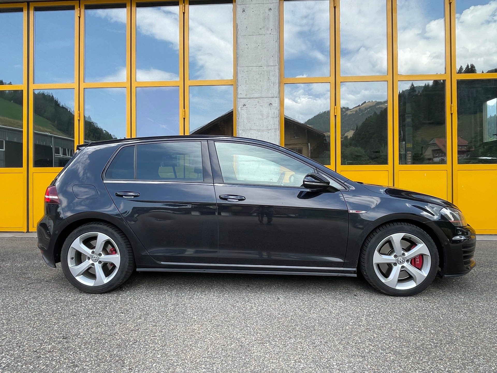 VW Golf 2.0 TSI GTI Performance DSG-image-8