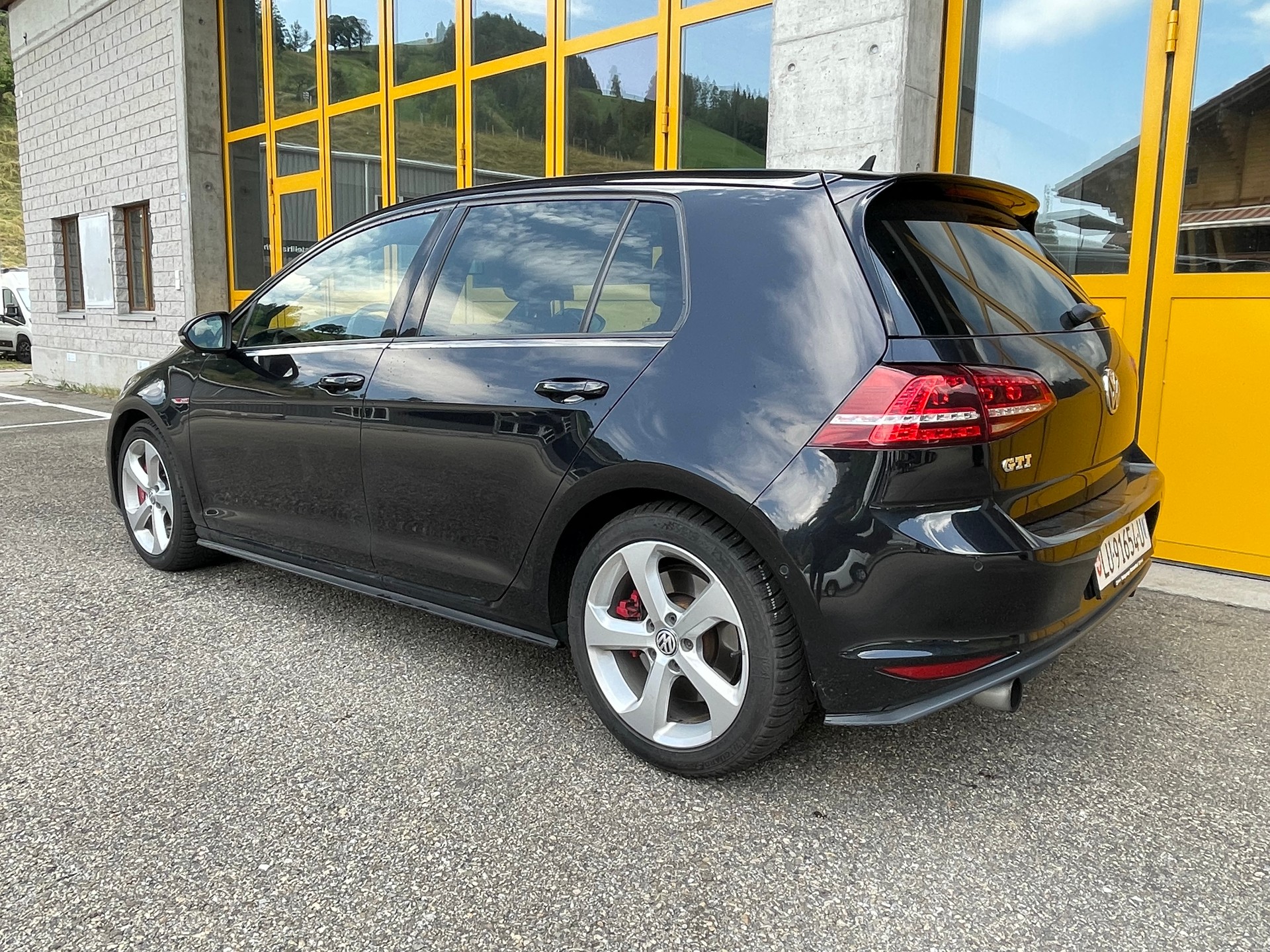 VW Golf 2.0 TSI GTI Performance DSG-image-3
