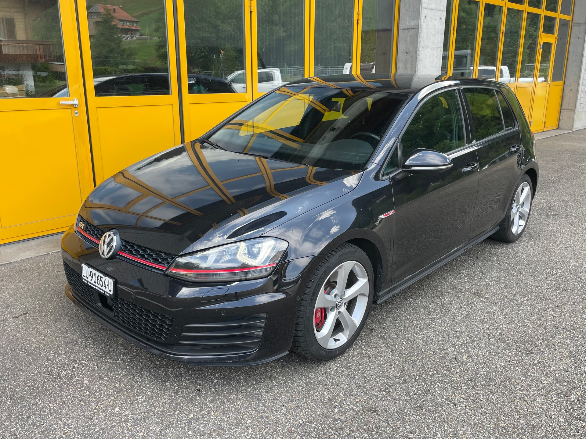 VW Golf 2.0 TSI GTI Performance DSG-image-1