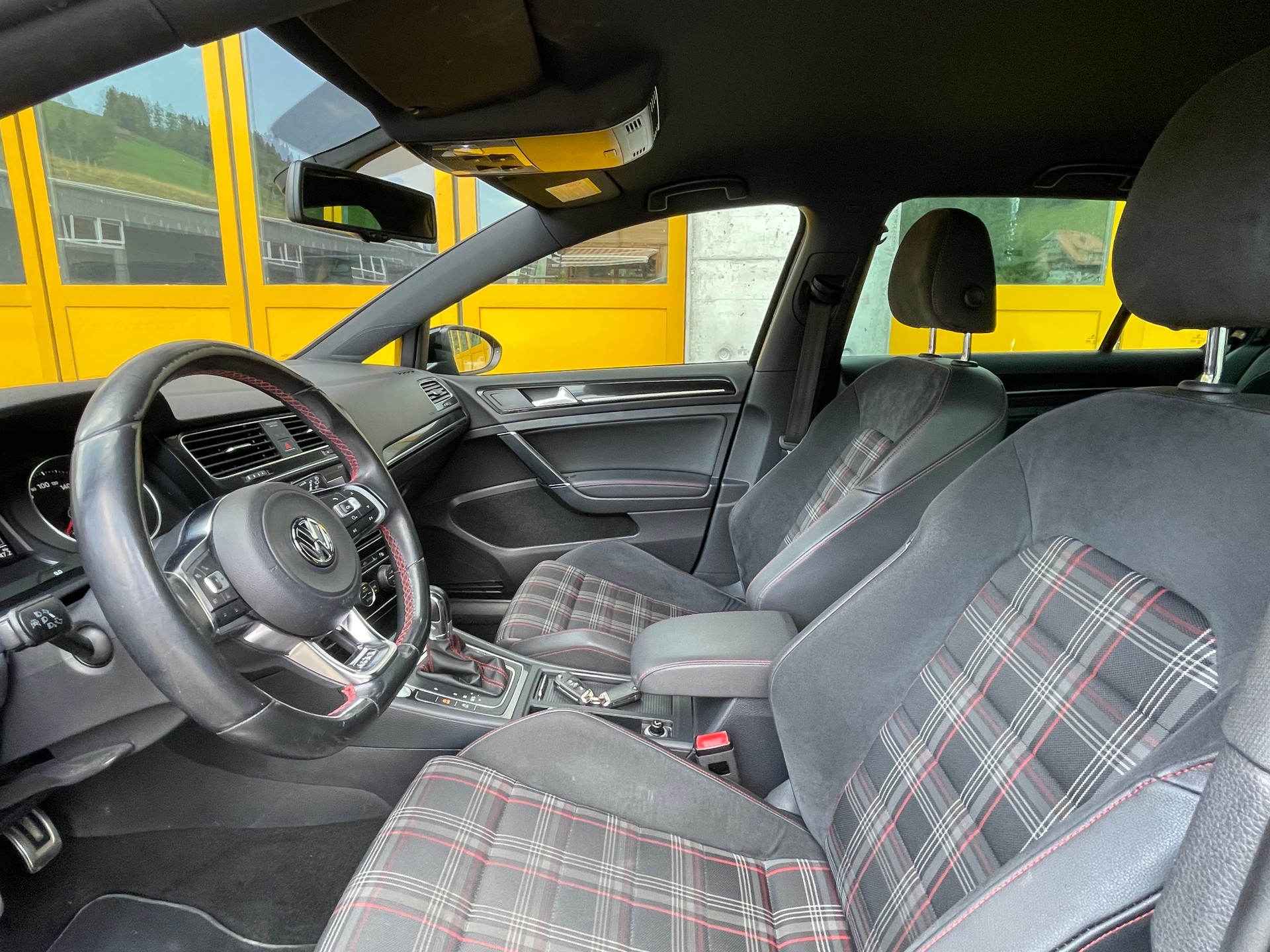 VW Golf 2.0 TSI GTI Performance DSG-image-12