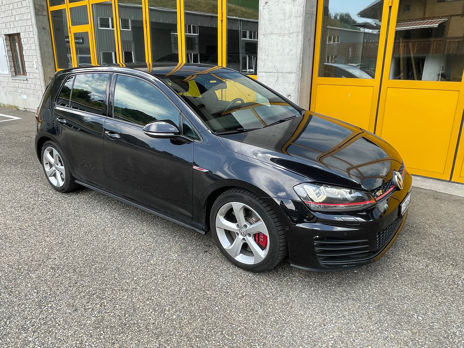 VW Golf 2.0 TSI GTI Performance DSG-image-10