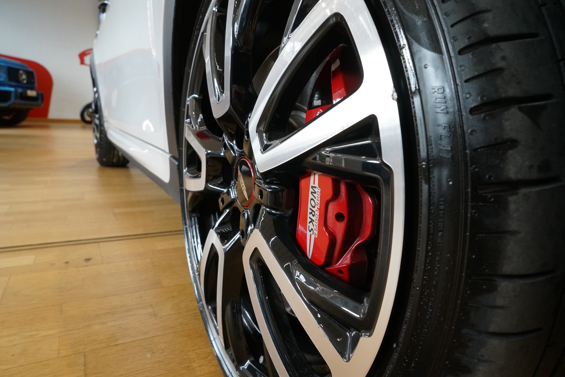MINI Cooper John Cooper Works Steptronic-showroom-element-3
