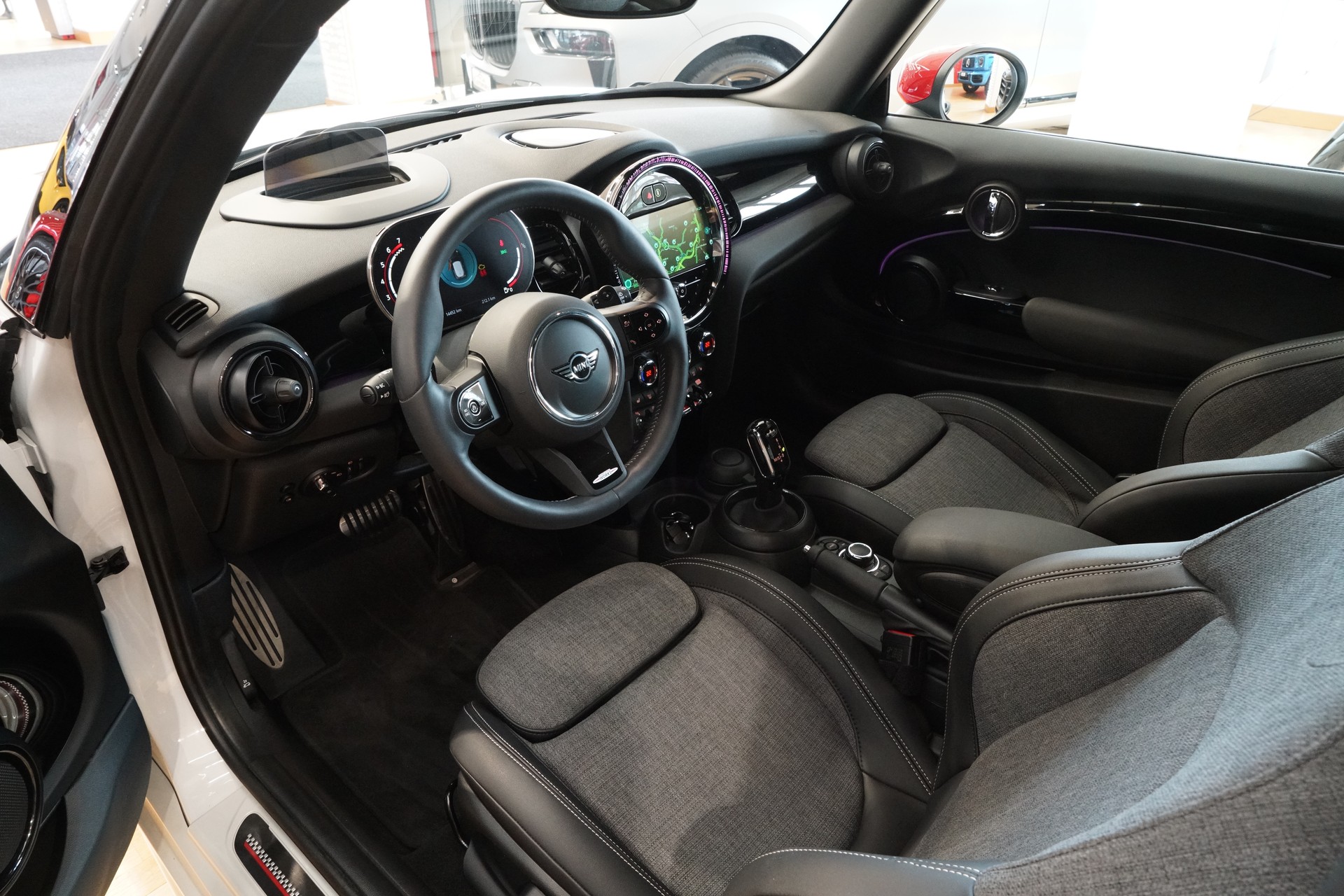 MINI Cooper John Cooper Works Steptronic-image-12