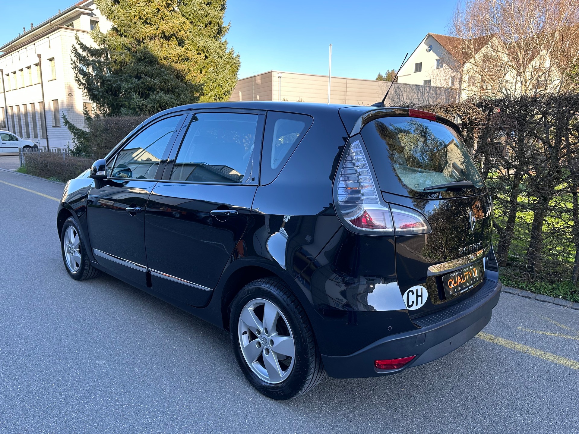 RENAULT Scénic 1.4 16V Turbo Bose-image-2